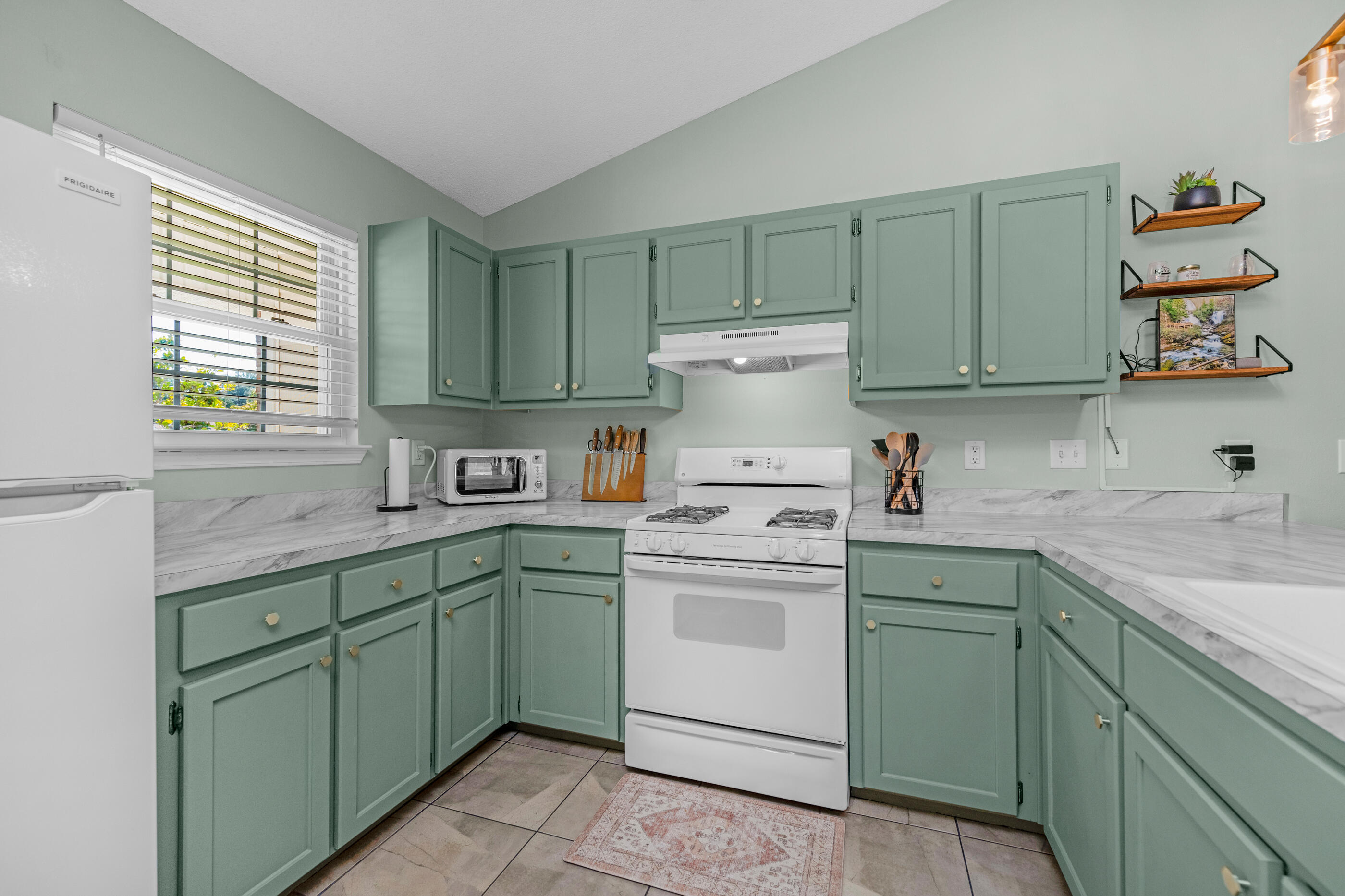 CHEROKEE BEND S/D PH 2 - Residential