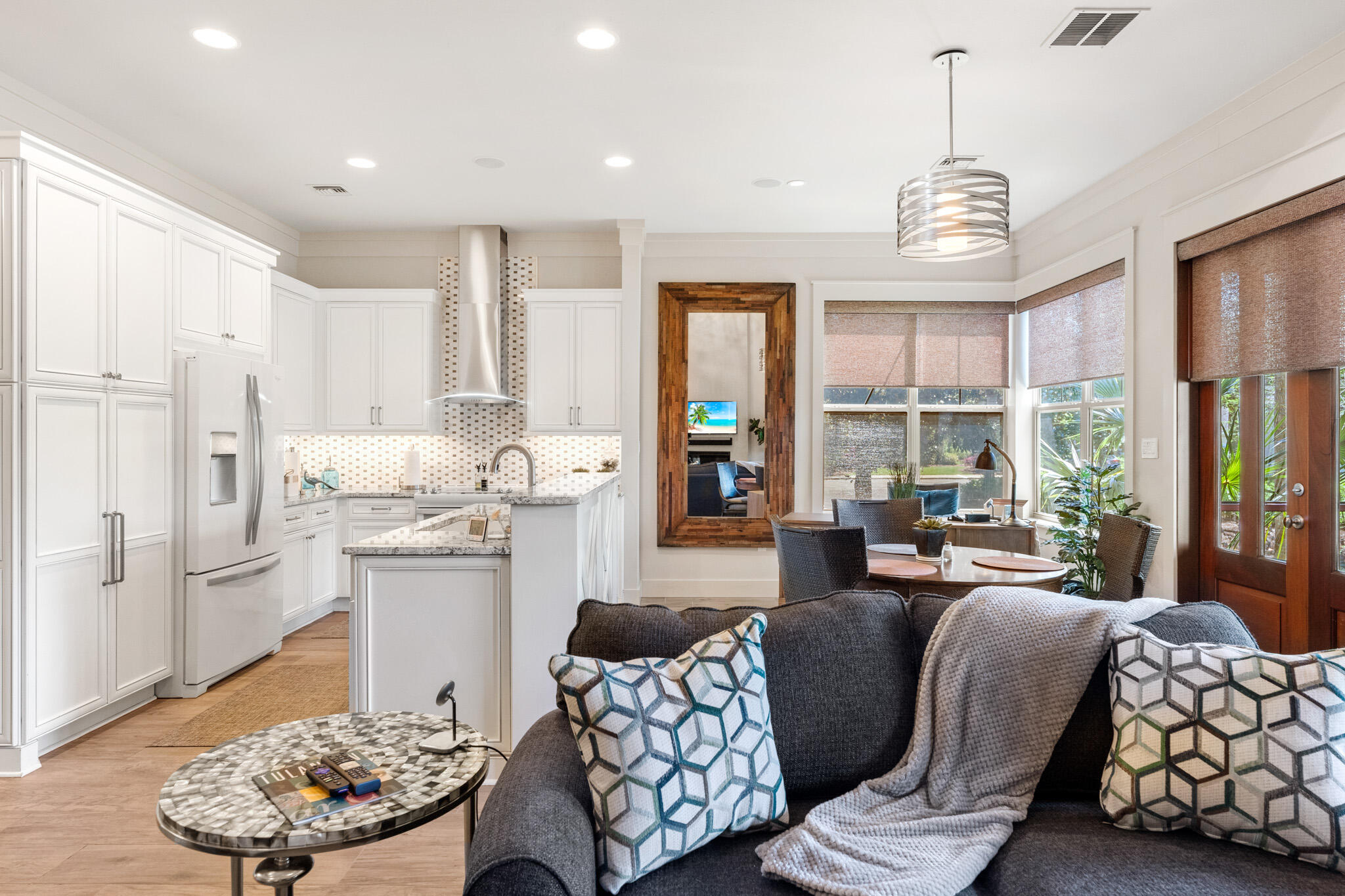 MAGNOLIA BAY - Residential