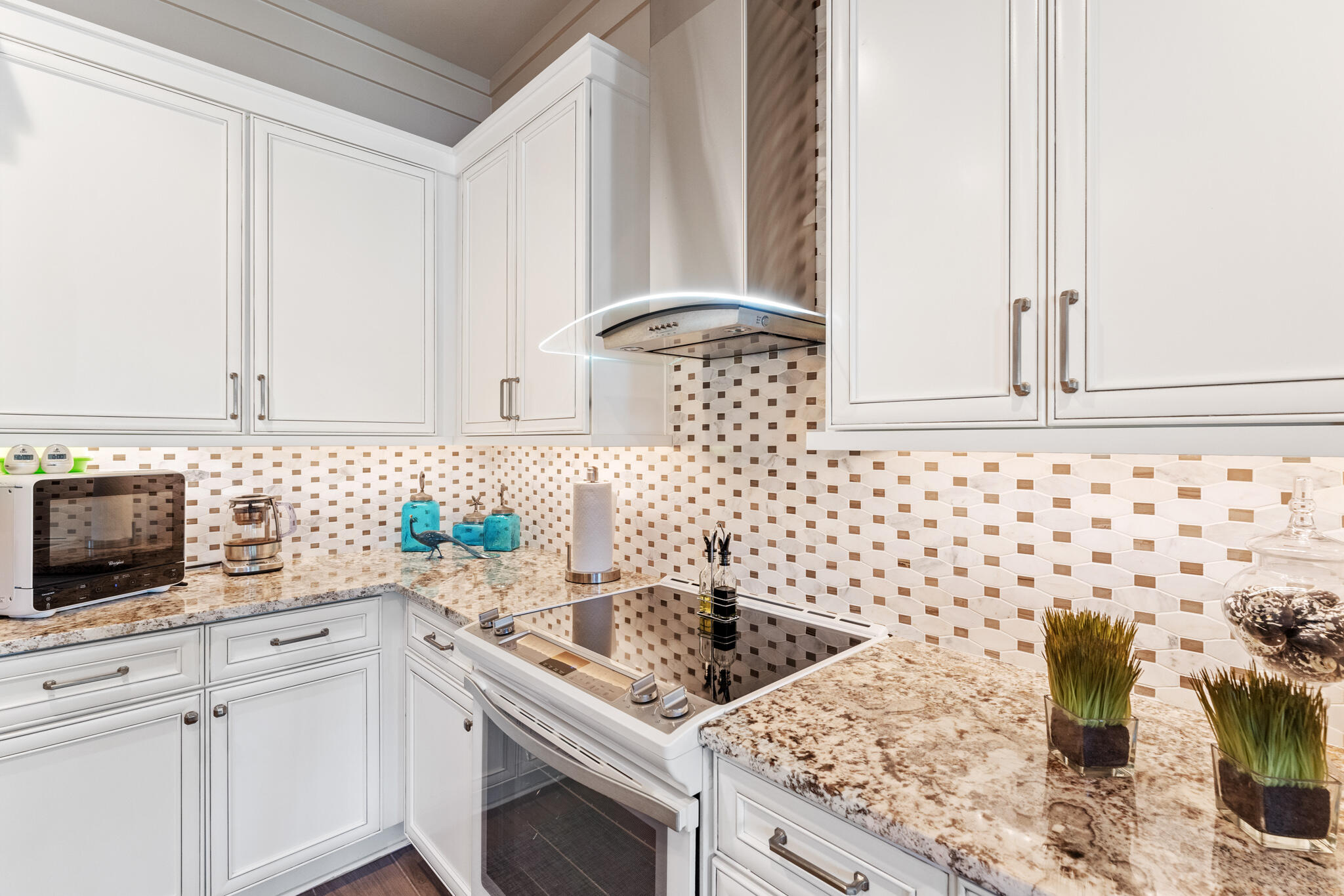 MAGNOLIA BAY - Residential