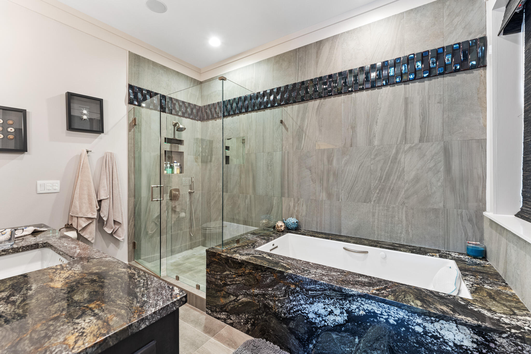 MAGNOLIA BAY - Residential