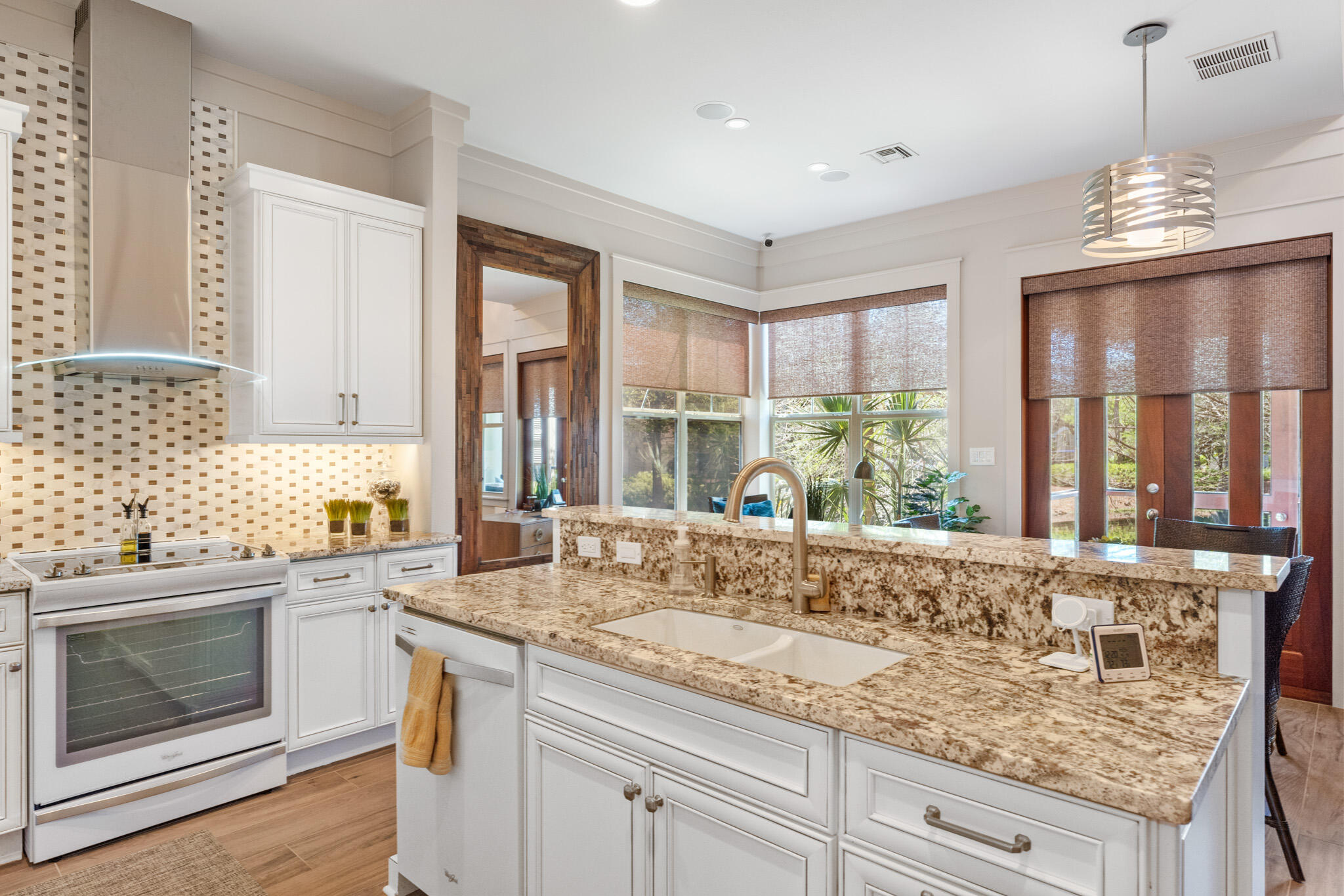 MAGNOLIA BAY - Residential