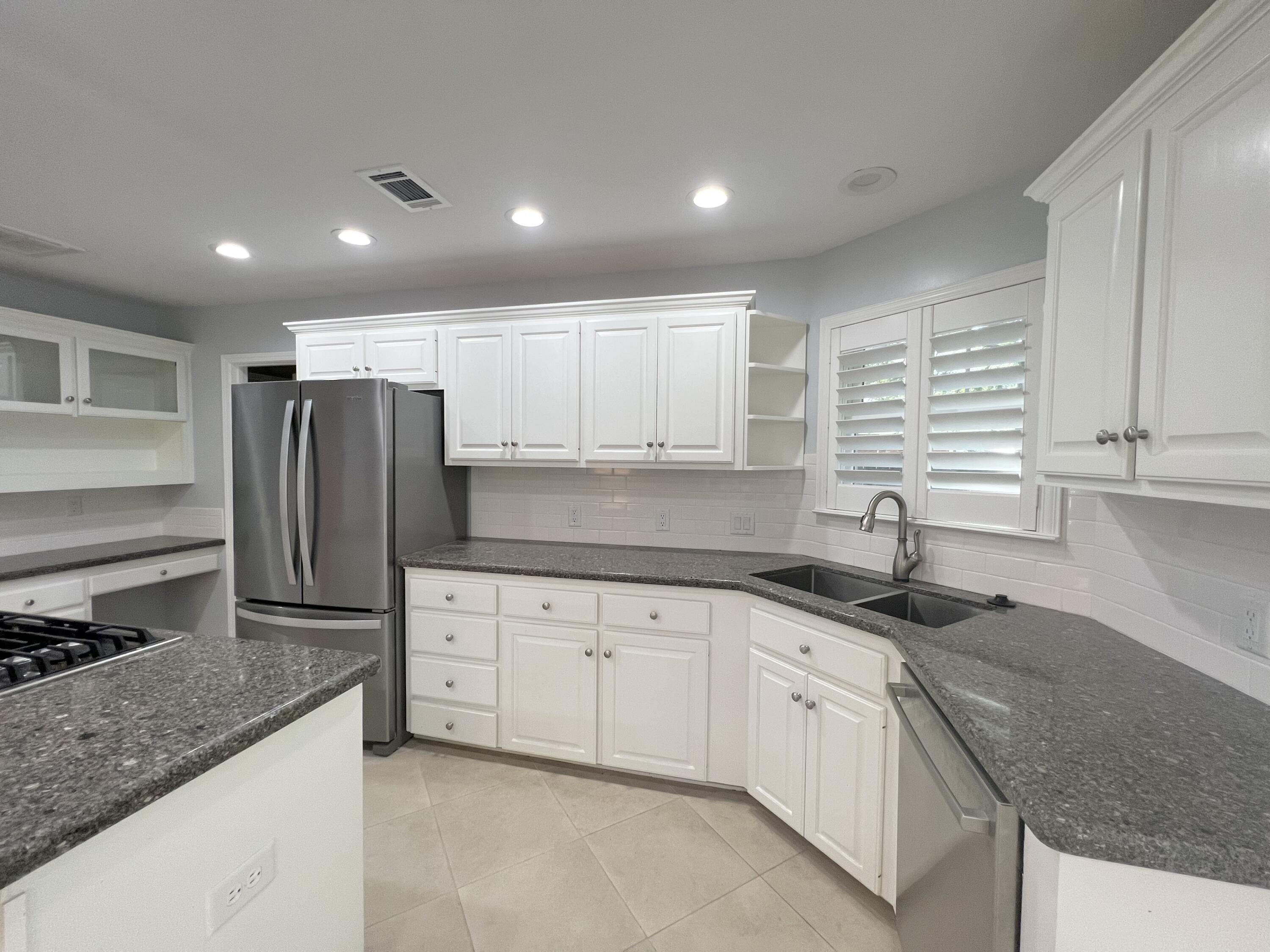 DANA POINTE - Residential