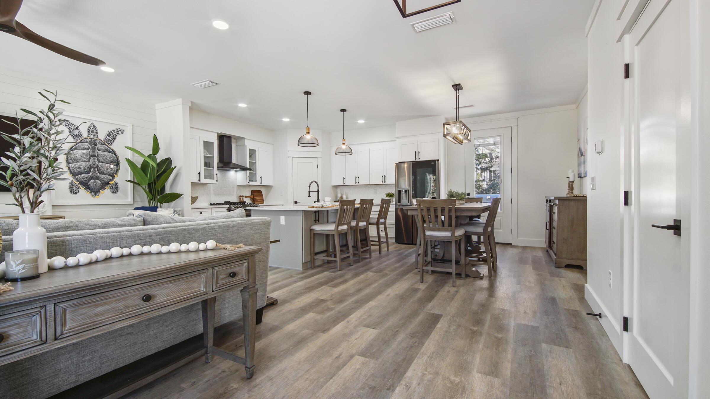 SEA POINTE - Residential