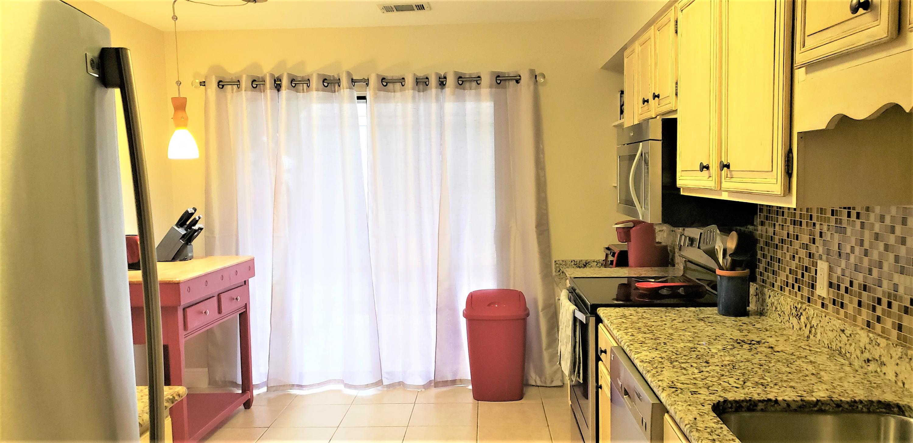 ROYAL OAK VILLAS BLUEWATER BAY - Residential