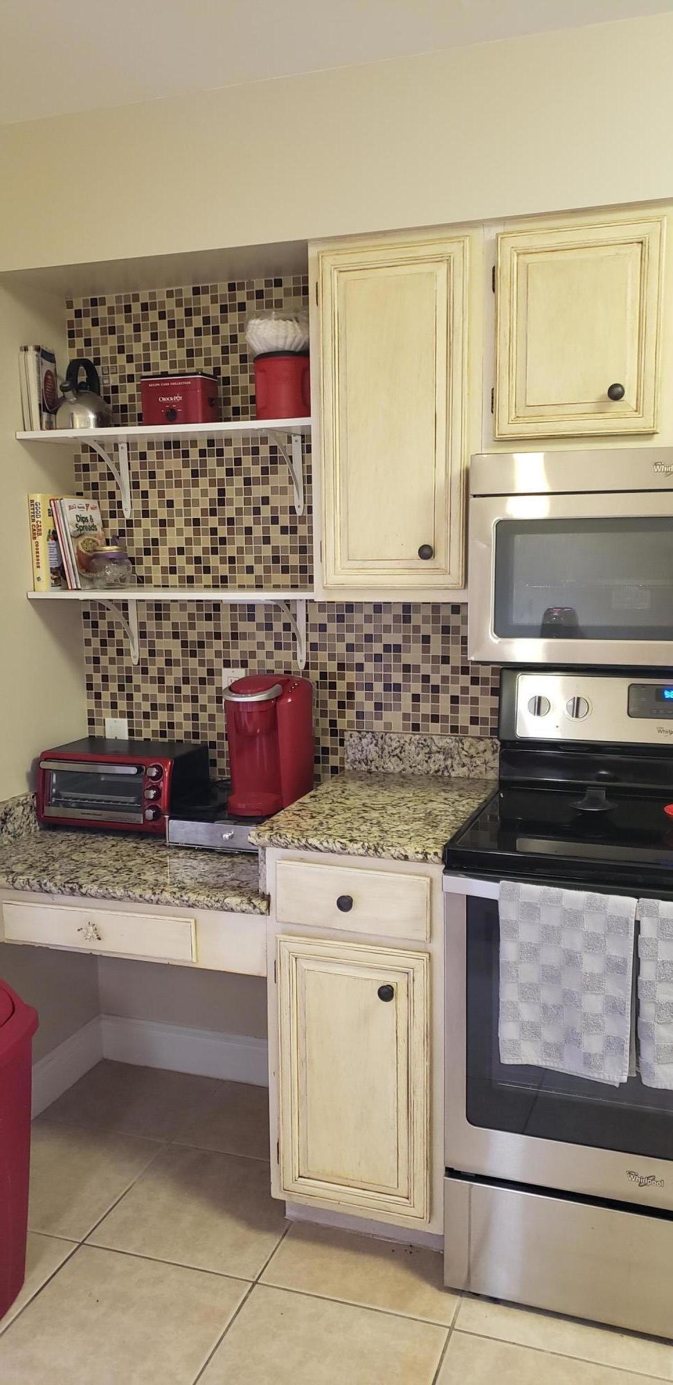 ROYAL OAK VILLAS BLUEWATER BAY - Residential