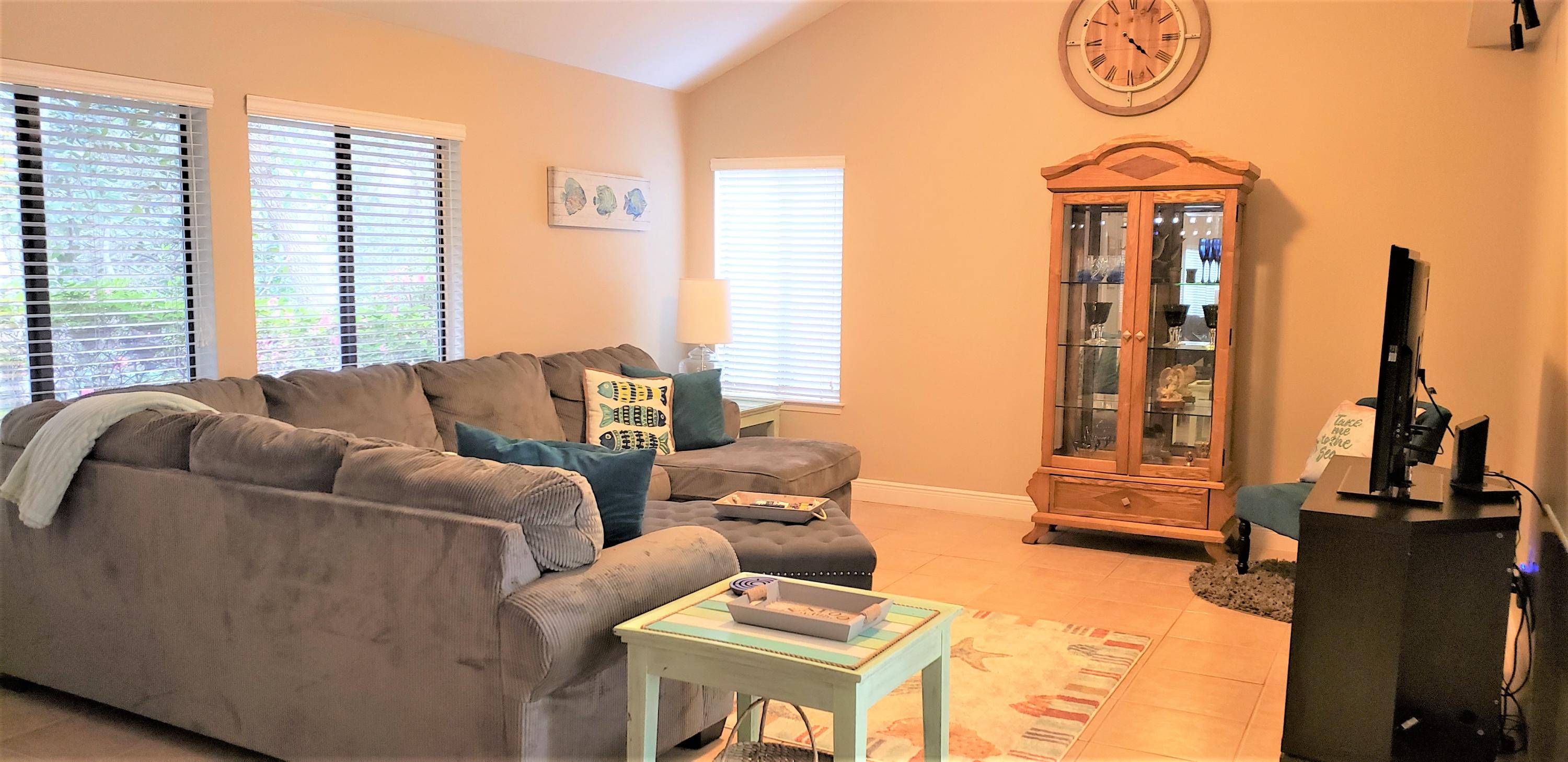 ROYAL OAK VILLAS BLUEWATER BAY - Residential