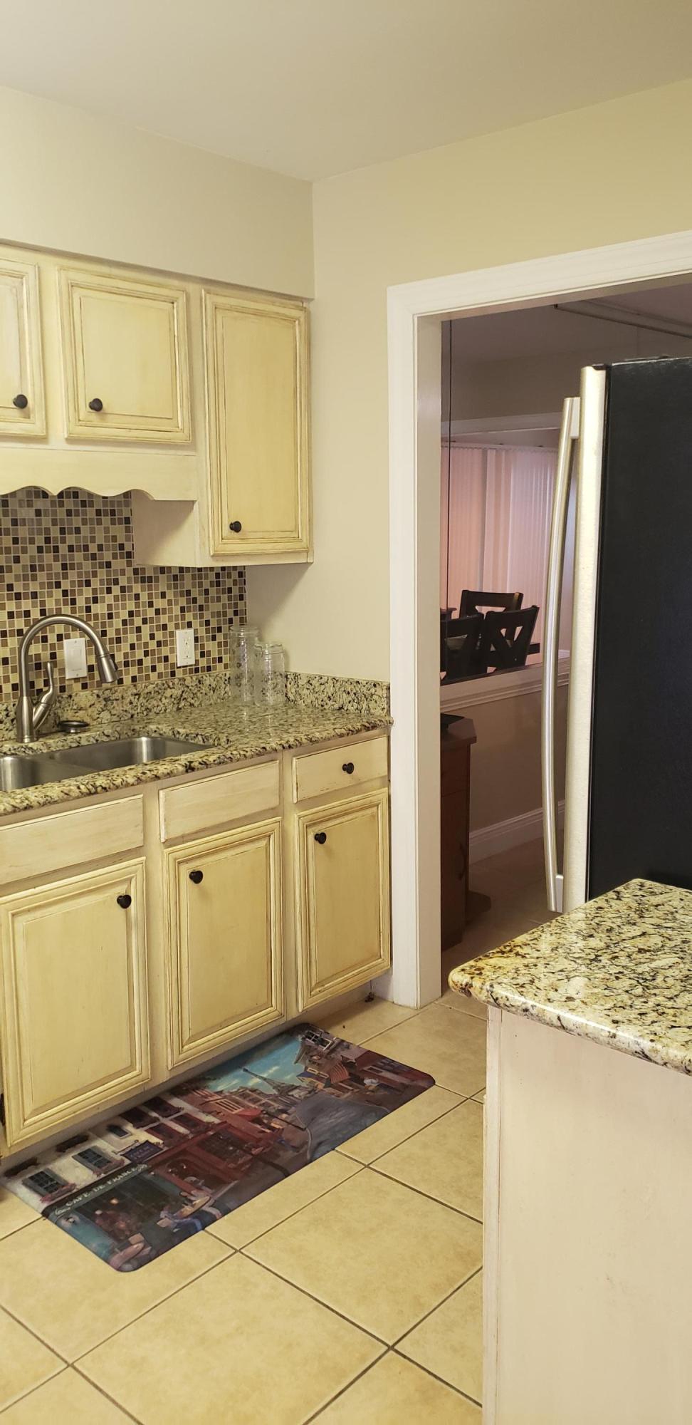 ROYAL OAK VILLAS BLUEWATER BAY - Residential