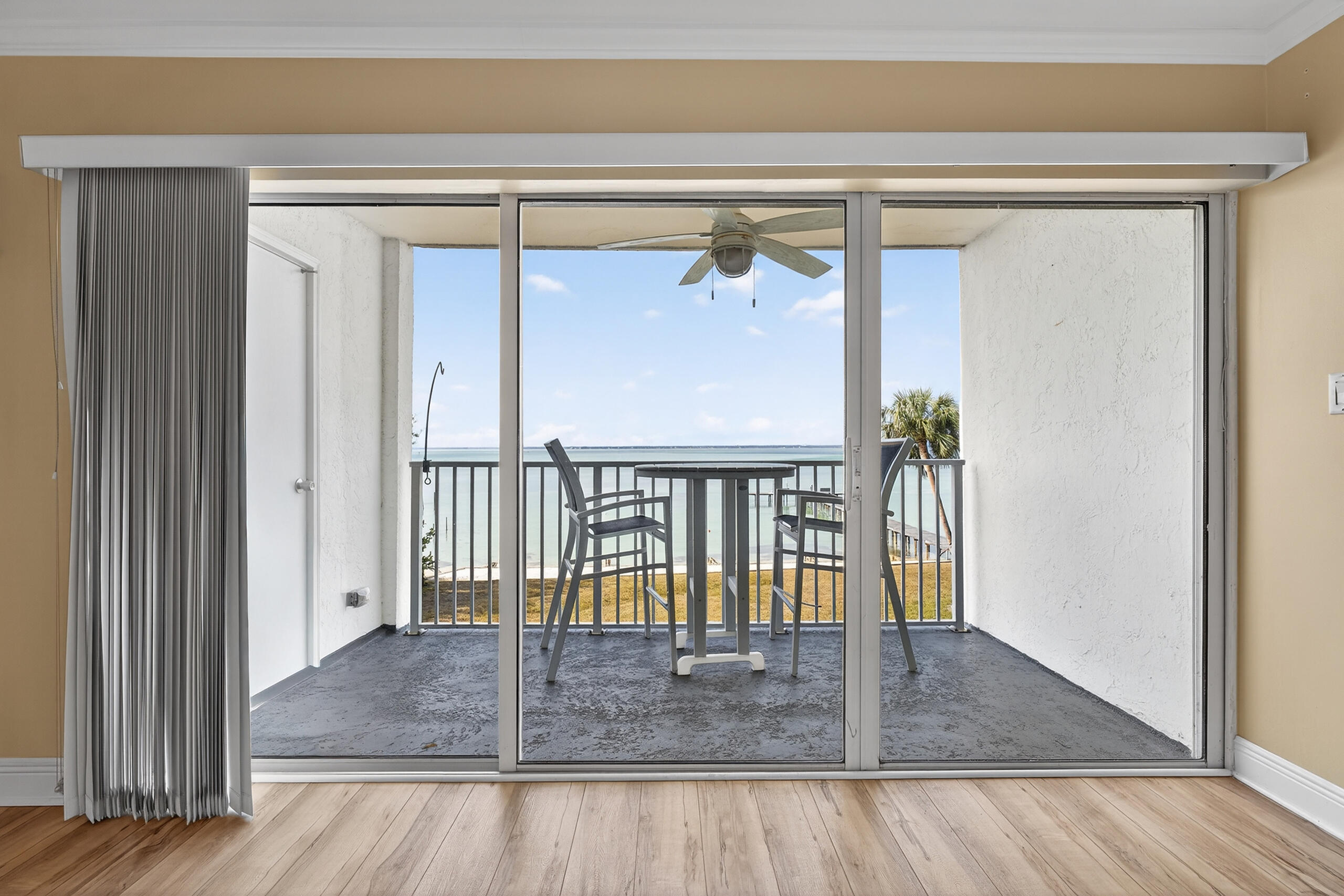 VALENCIA CONDO - Residential