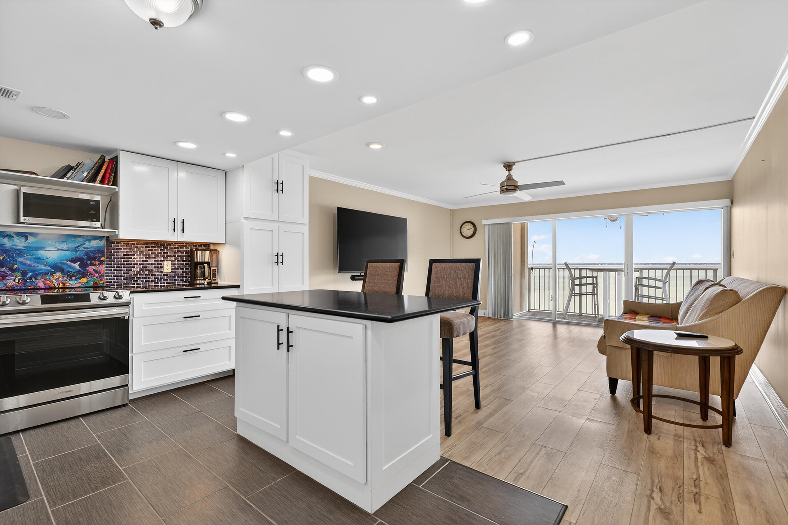 VALENCIA CONDO - Residential