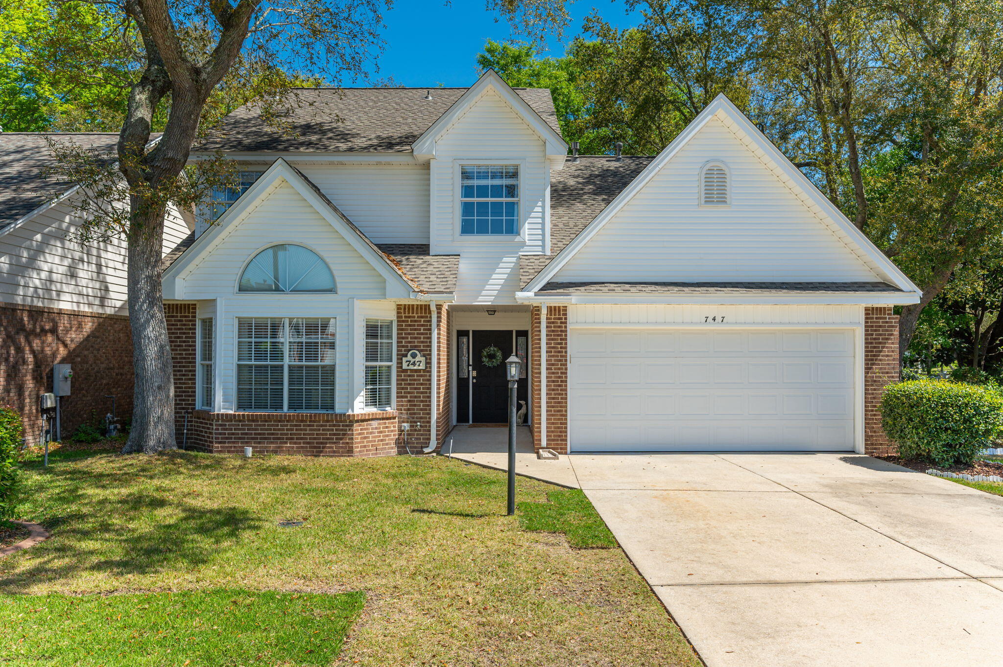 Under contract prior to going to market - entered for Comp purposes onlyCentrally located in Bluewater Bay this fabulous home is designed for comfort and modern living. Tastefully updated this home features 4 bedrooms and 2.5 baths plus a recently updated kitchen including new cabinet facings, tile backsplash, updated appliances, new faucet, and more! The fenced backyard allows ample play space or room for pets while the open deck and enclosed Florida room create several additional spaces to enjoy year round! All major items are updated including roof 2022, hvac 2021 and water heater 2019. Come see this gem today before it's too late!