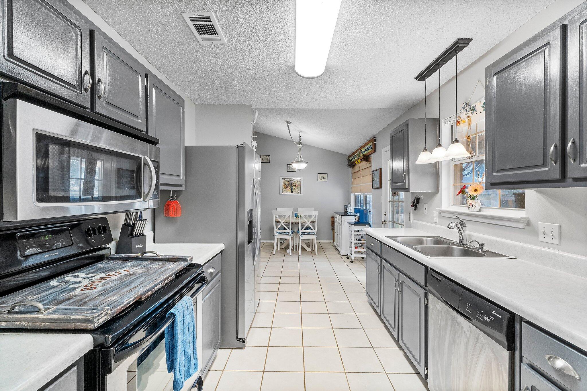 PRO AM ESTATES - Residential