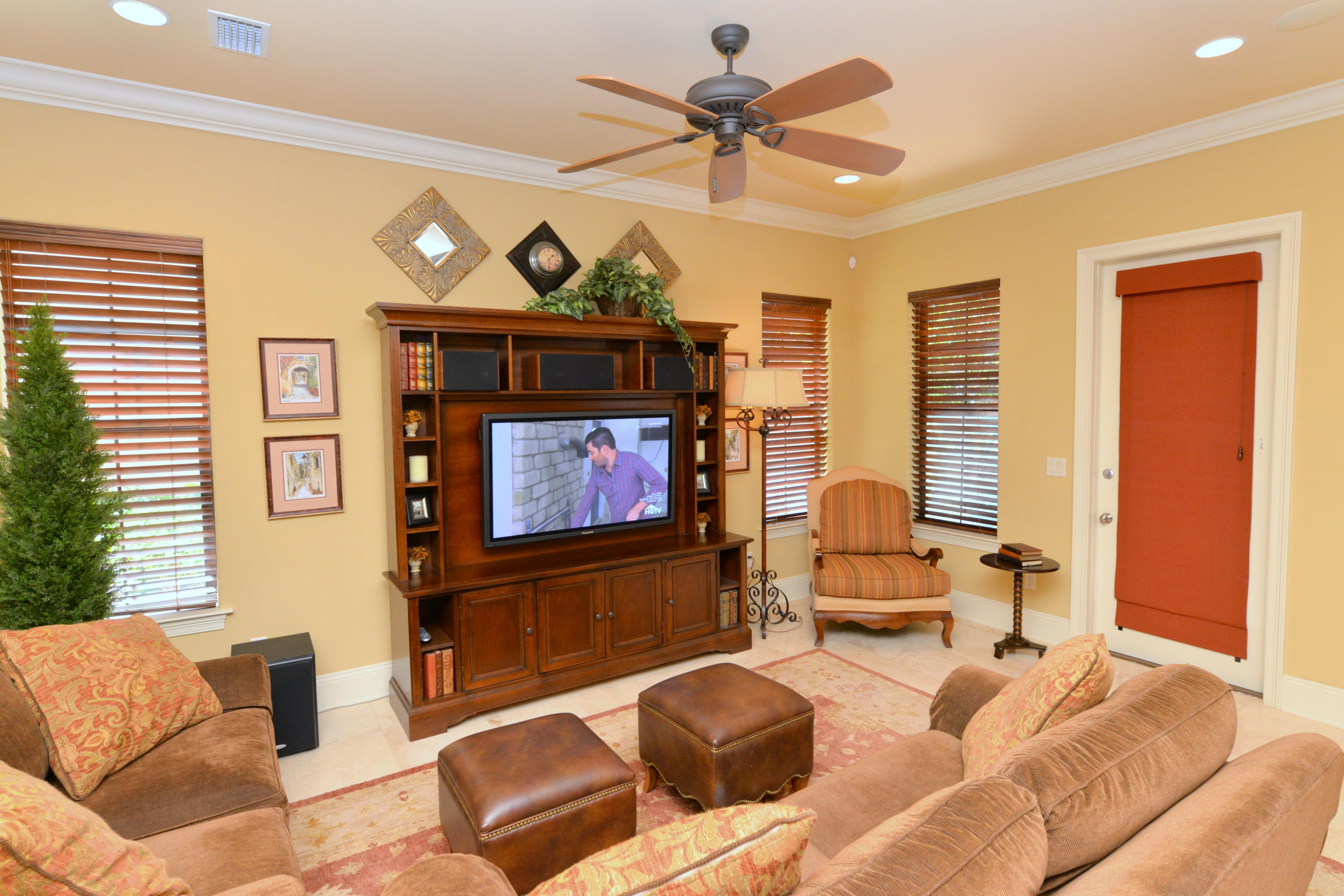 VILLA LAGO - Residential