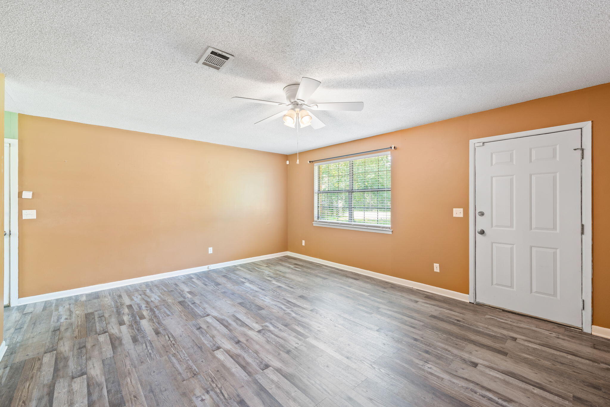 ARGYLE ACRES - Residential