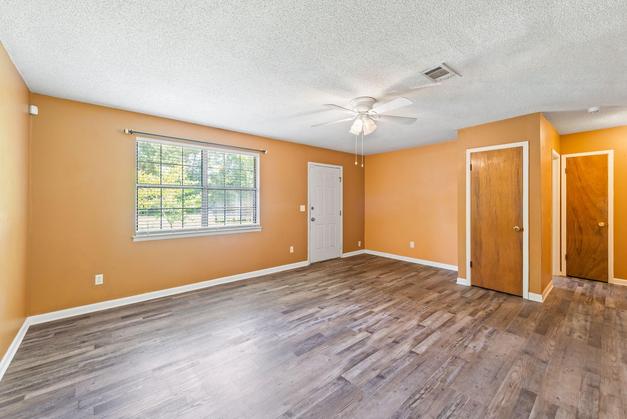 ARGYLE ACRES - Residential