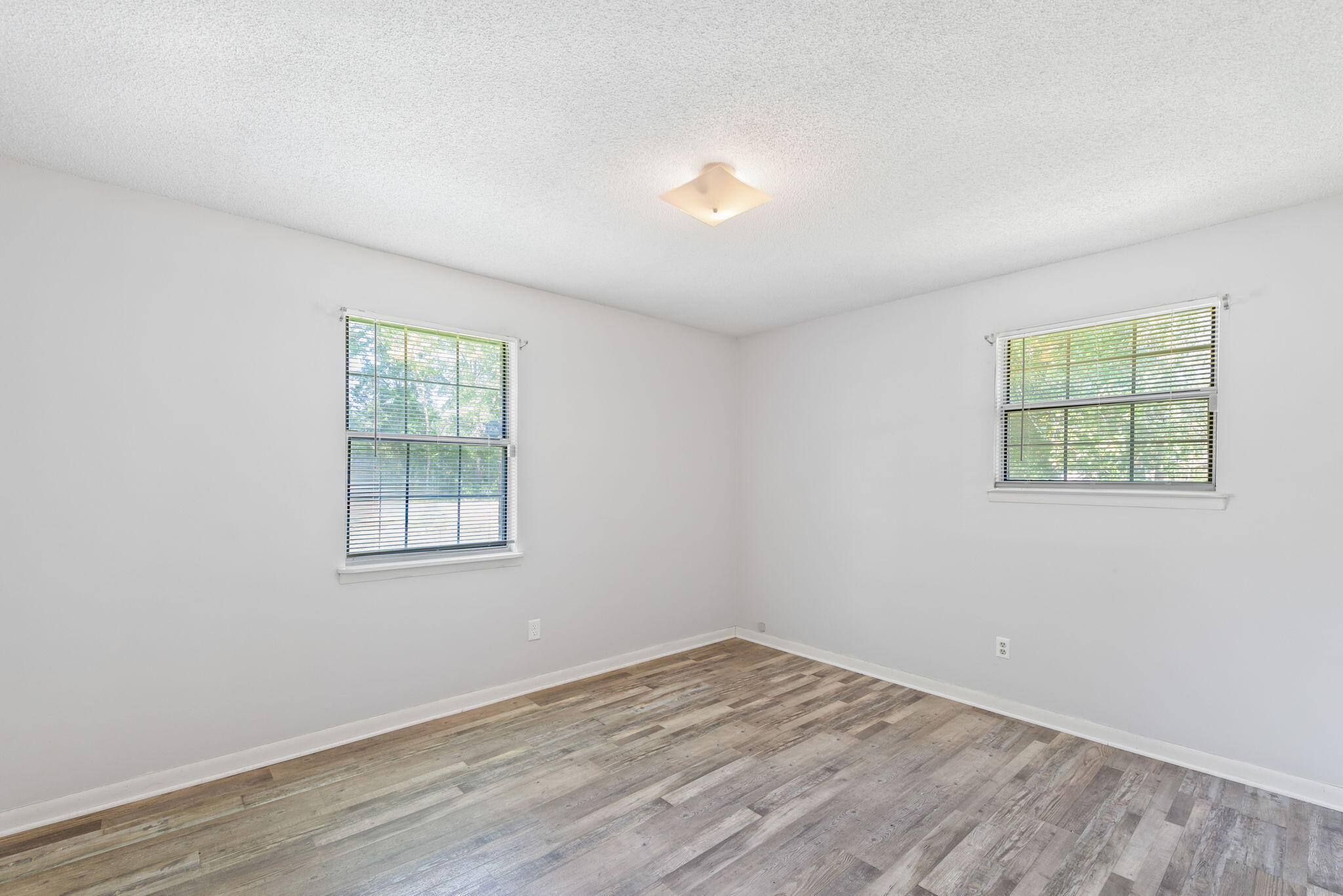 ARGYLE ACRES - Residential