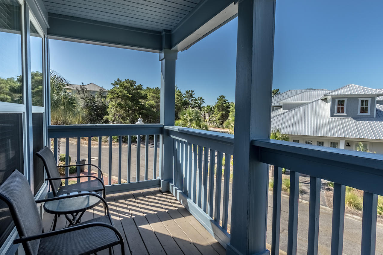 EMERALD WATERS VILLAGE - Residential