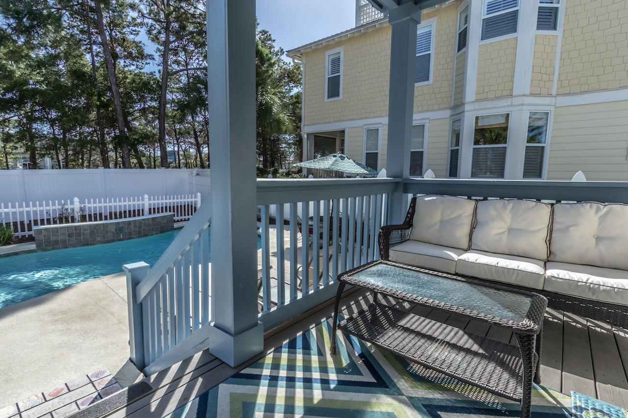 EMERALD WATERS VILLAGE - Residential