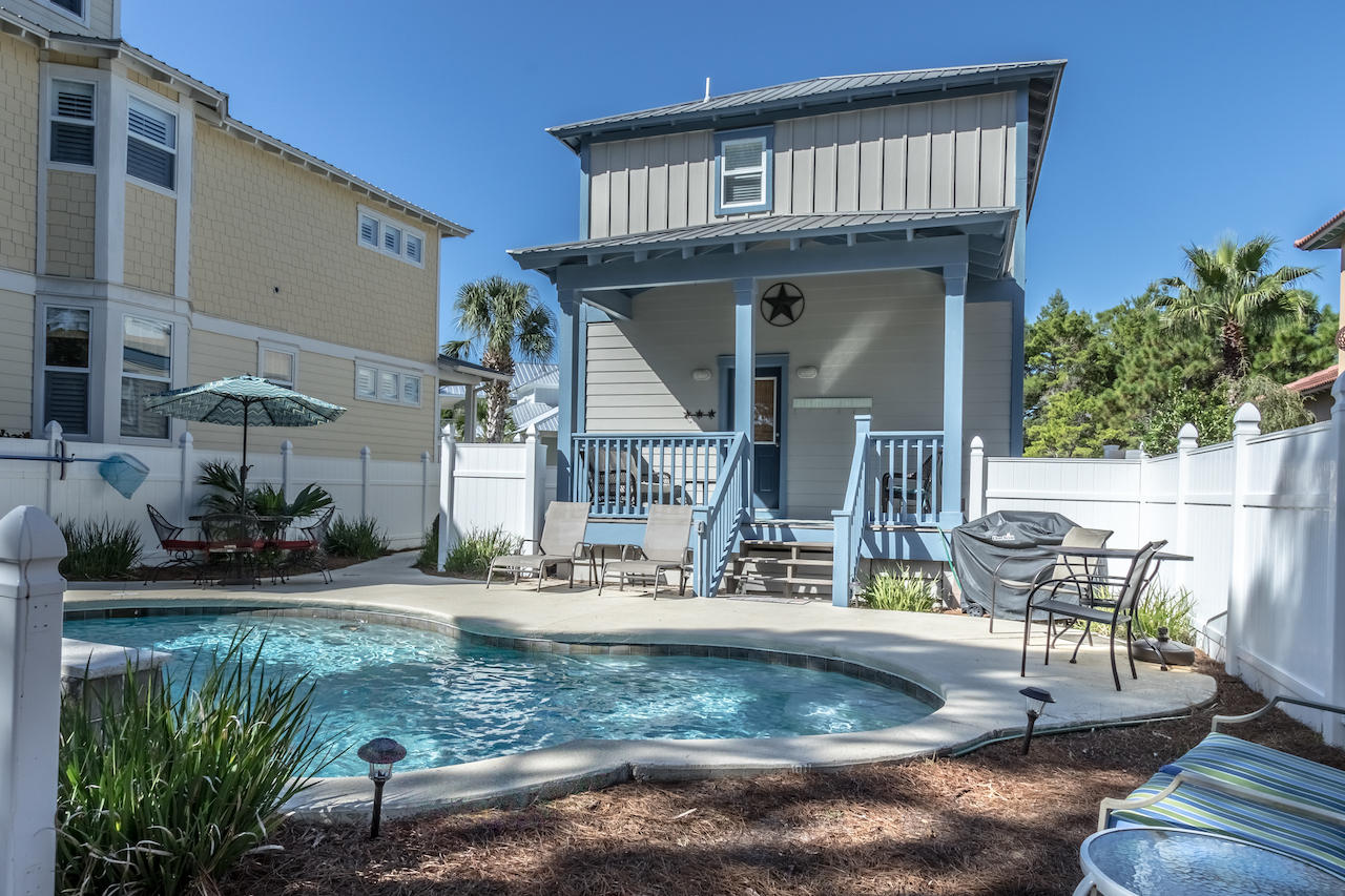 EMERALD WATERS VILLAGE - Residential