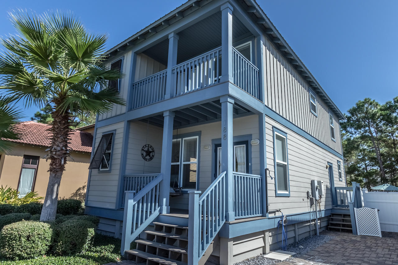 EMERALD WATERS VILLAGE - Residential