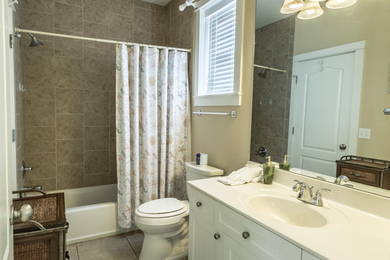 EMERALD WATERS VILLAGE - Residential