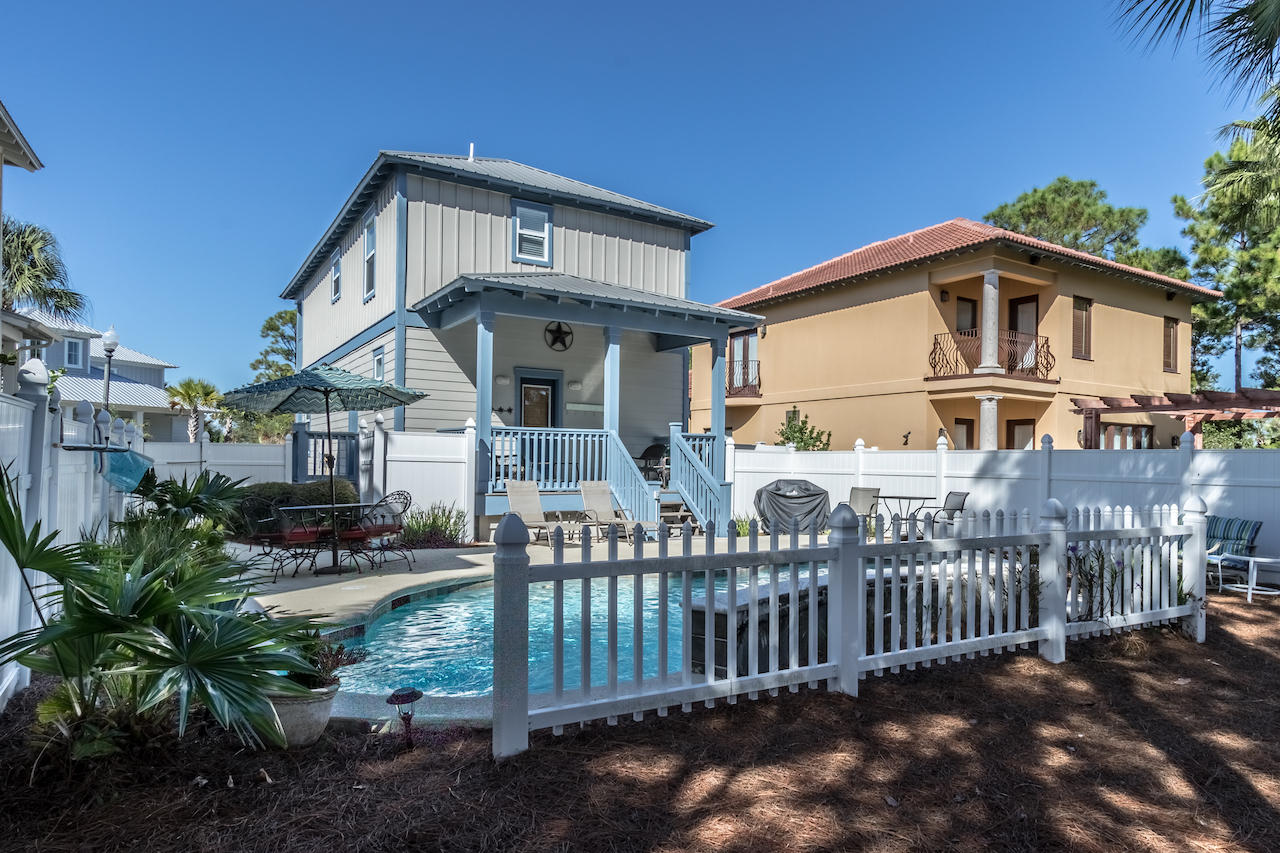 EMERALD WATERS VILLAGE - Residential