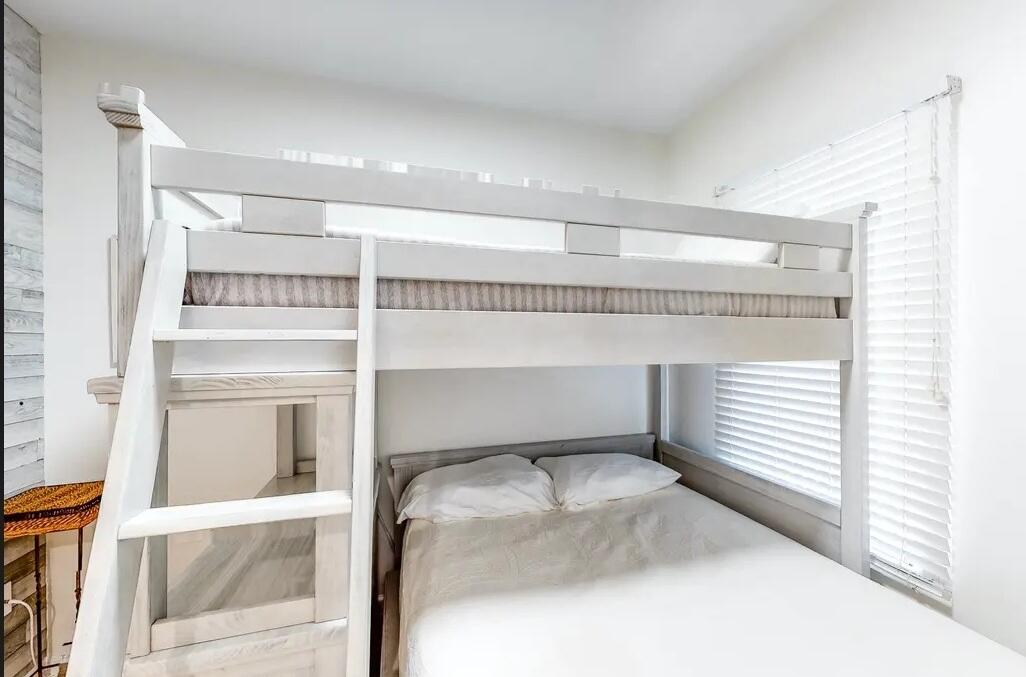 STERLING SHORES - Residential