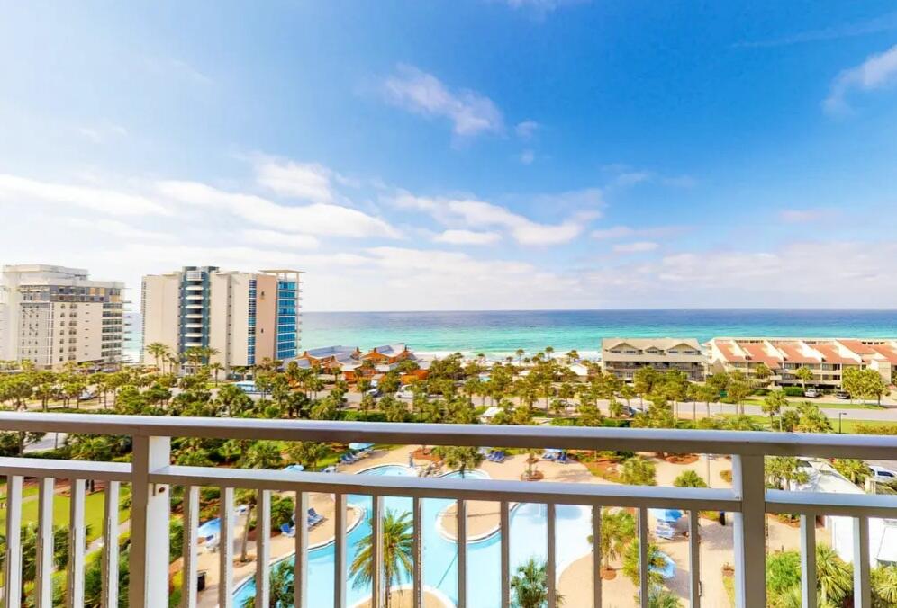 STERLING SHORES - Residential