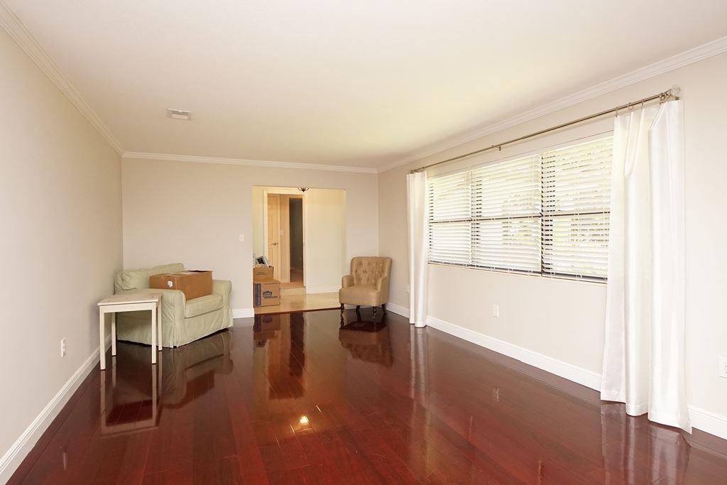 SUNSET STRIP - Residential