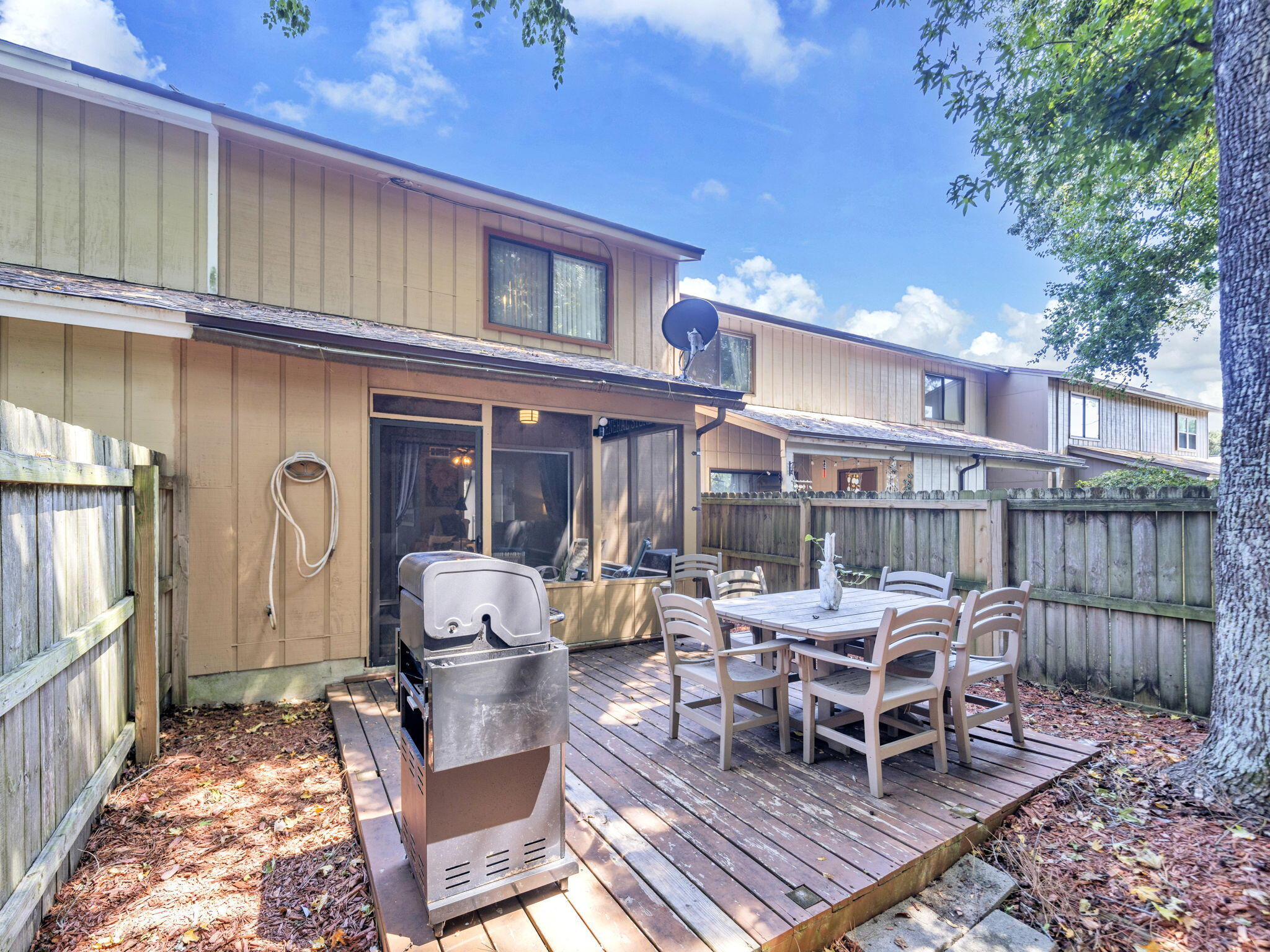 BAYWOOD T/H - Residential