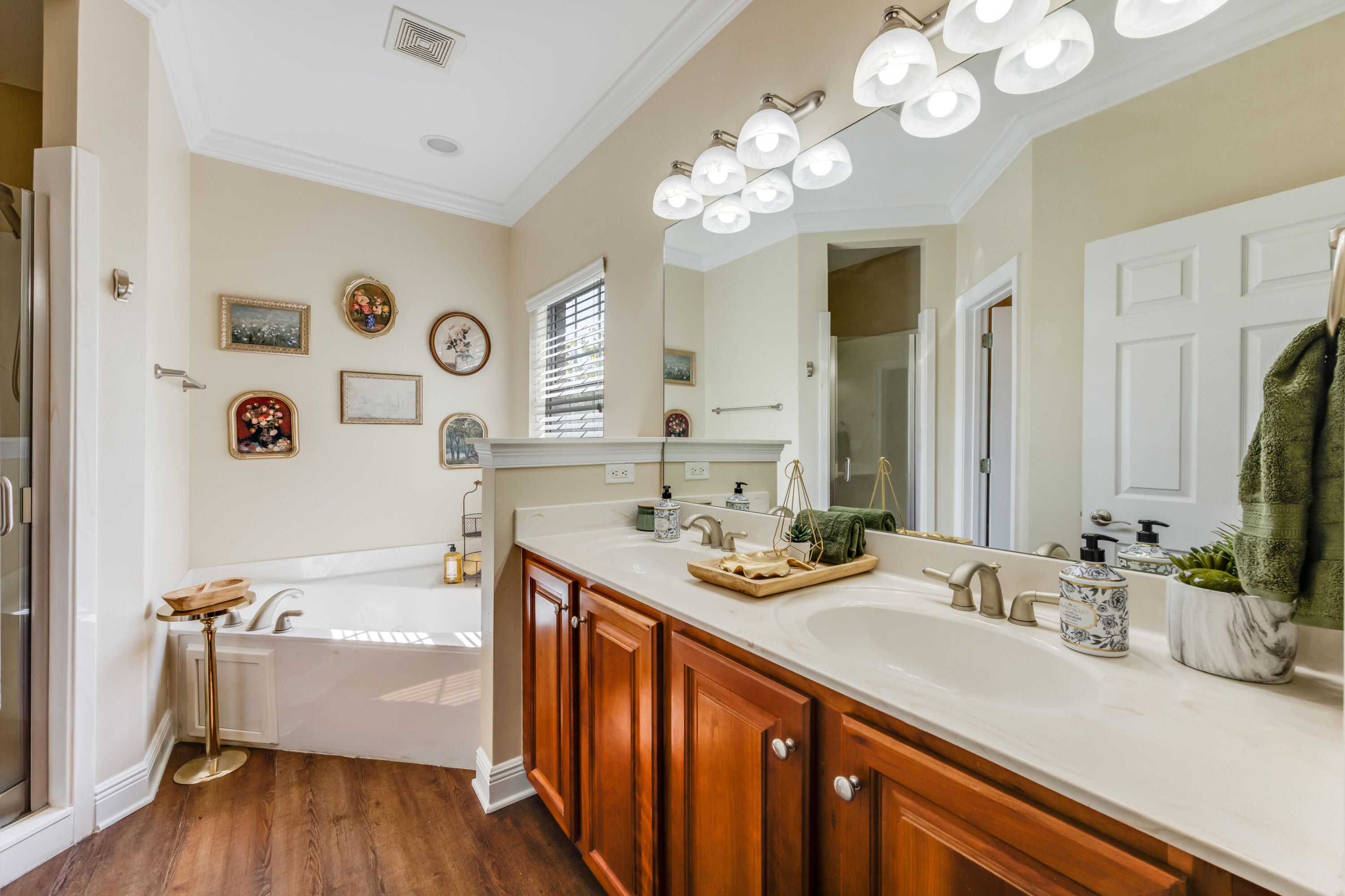 WALTON OAKS TOWNHOMES - Residential