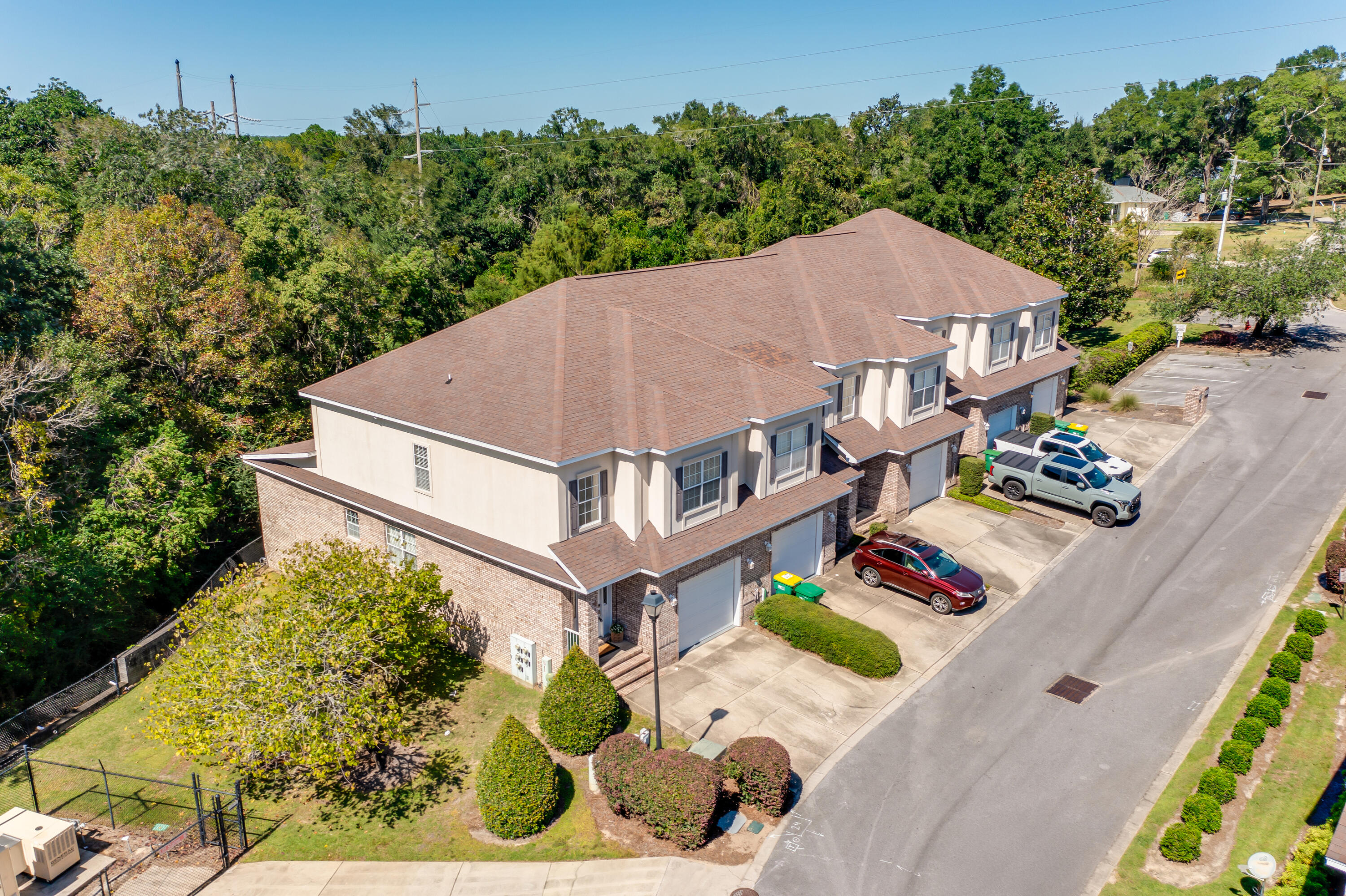 WALTON OAKS TOWNHOMES - Residential