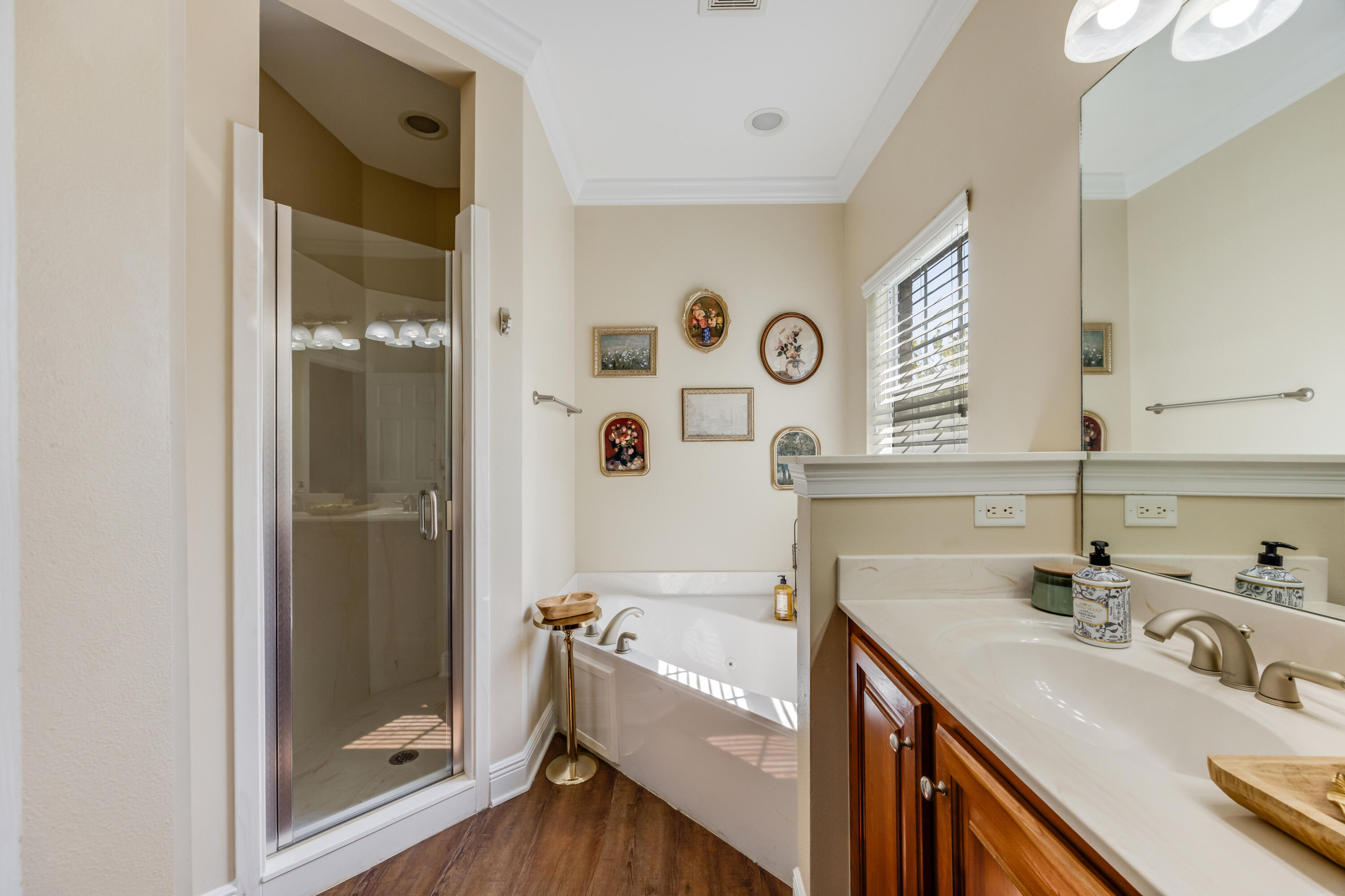 WALTON OAKS TOWNHOMES - Residential
