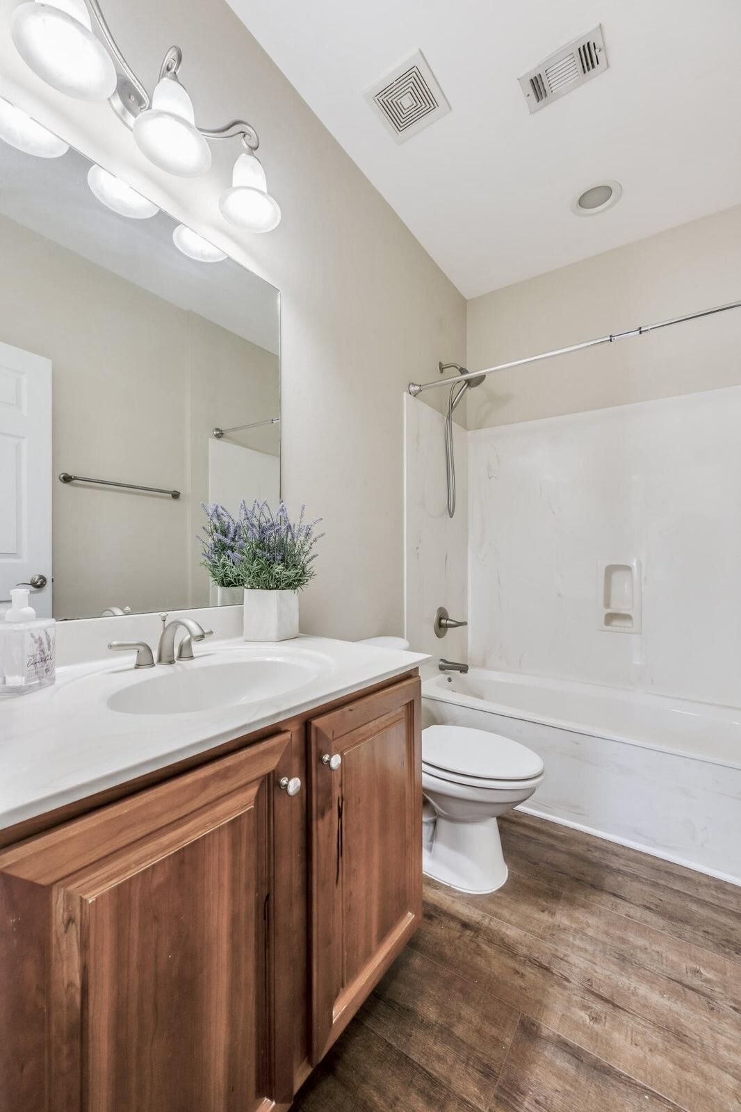 WALTON OAKS TOWNHOMES - Residential