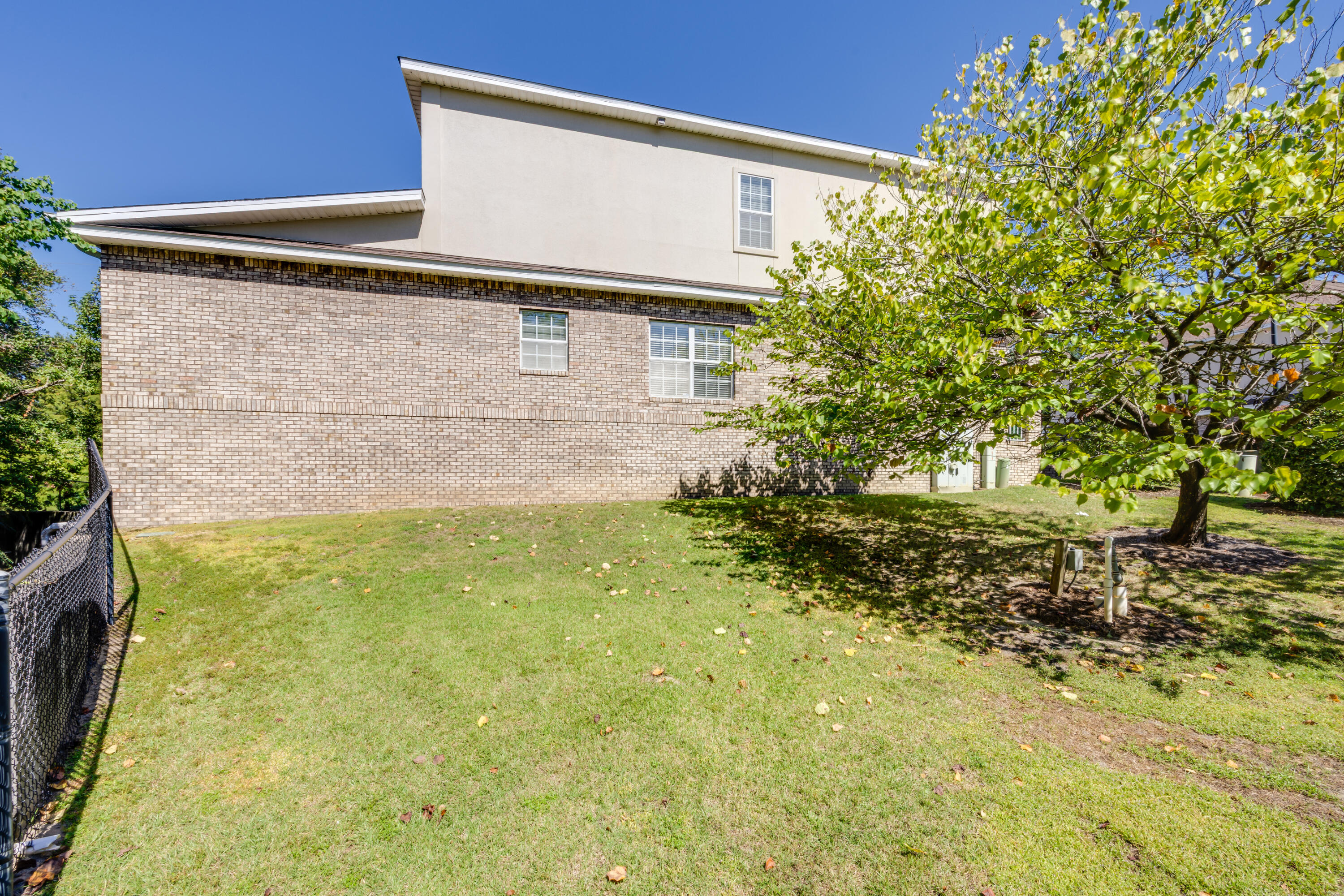 WALTON OAKS TOWNHOMES - Residential