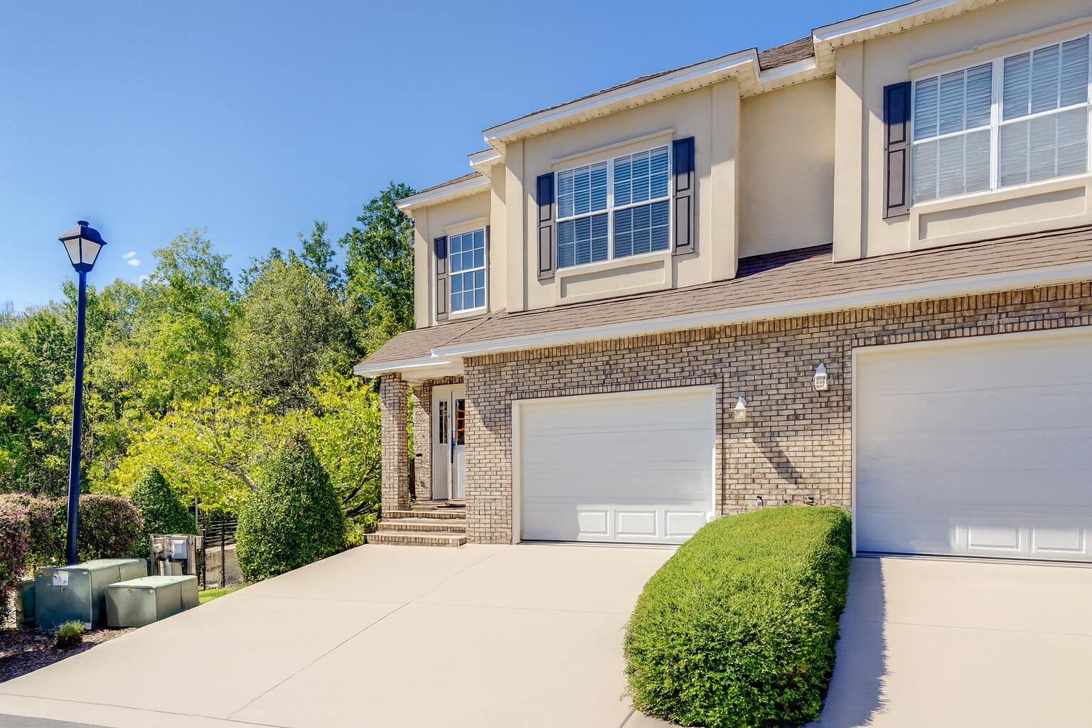 WALTON OAKS TOWNHOMES - Residential