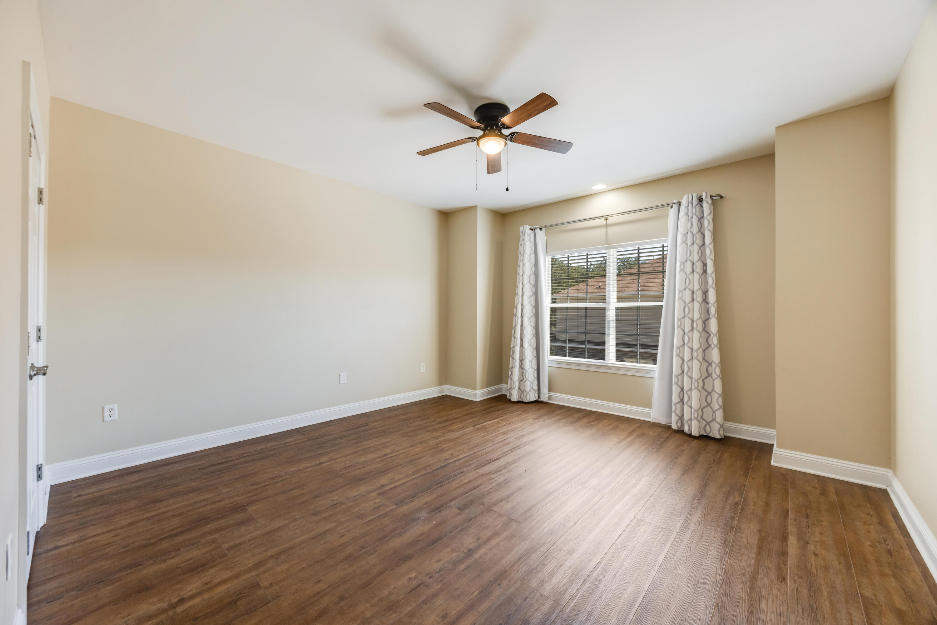 WALTON OAKS TOWNHOMES - Residential