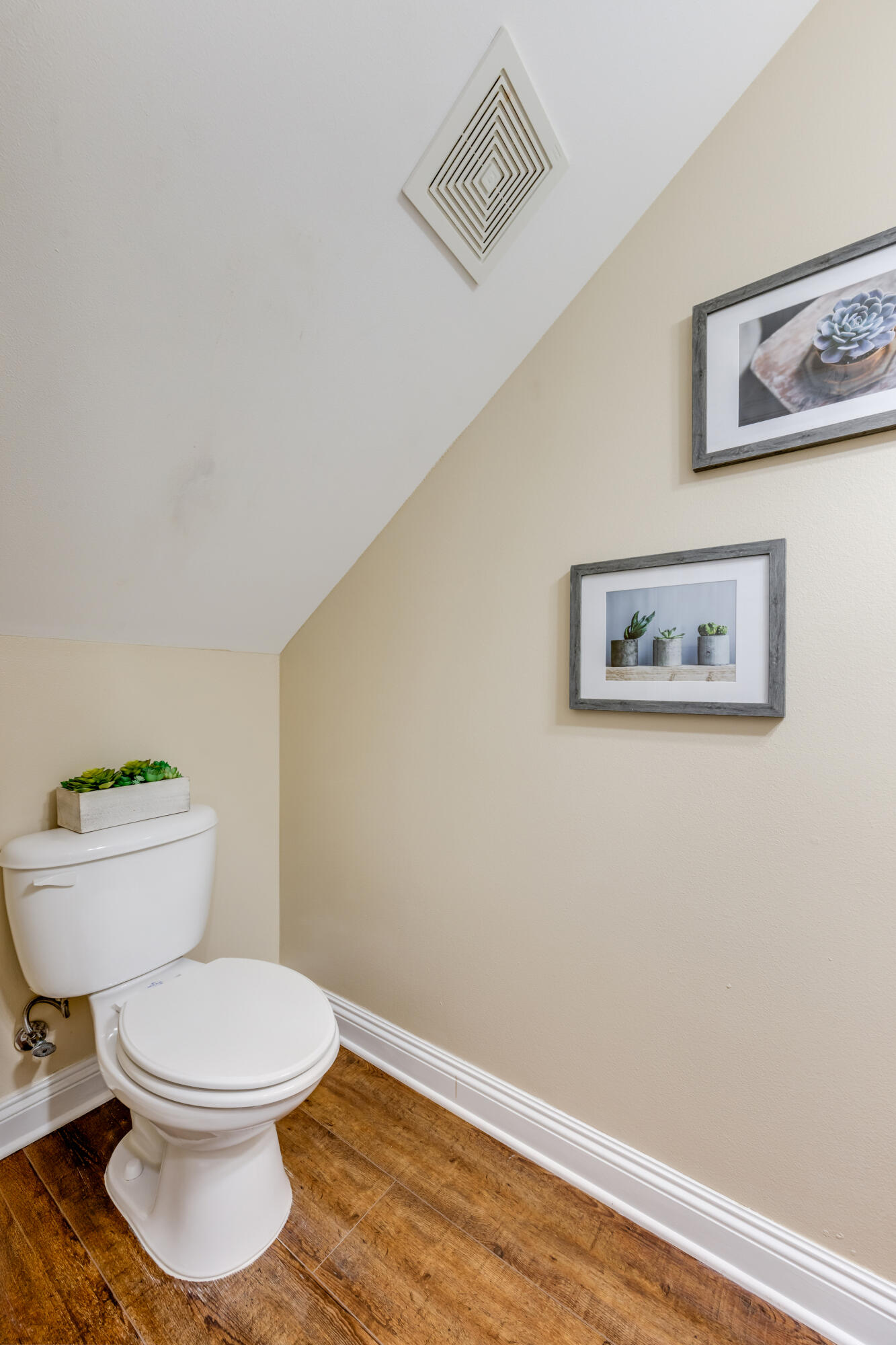 WALTON OAKS TOWNHOMES - Residential