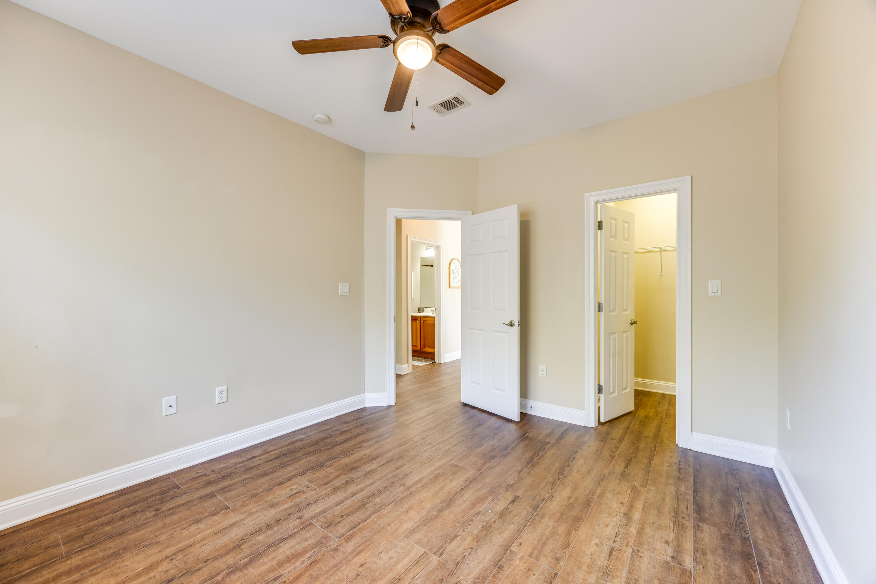 WALTON OAKS TOWNHOMES - Residential