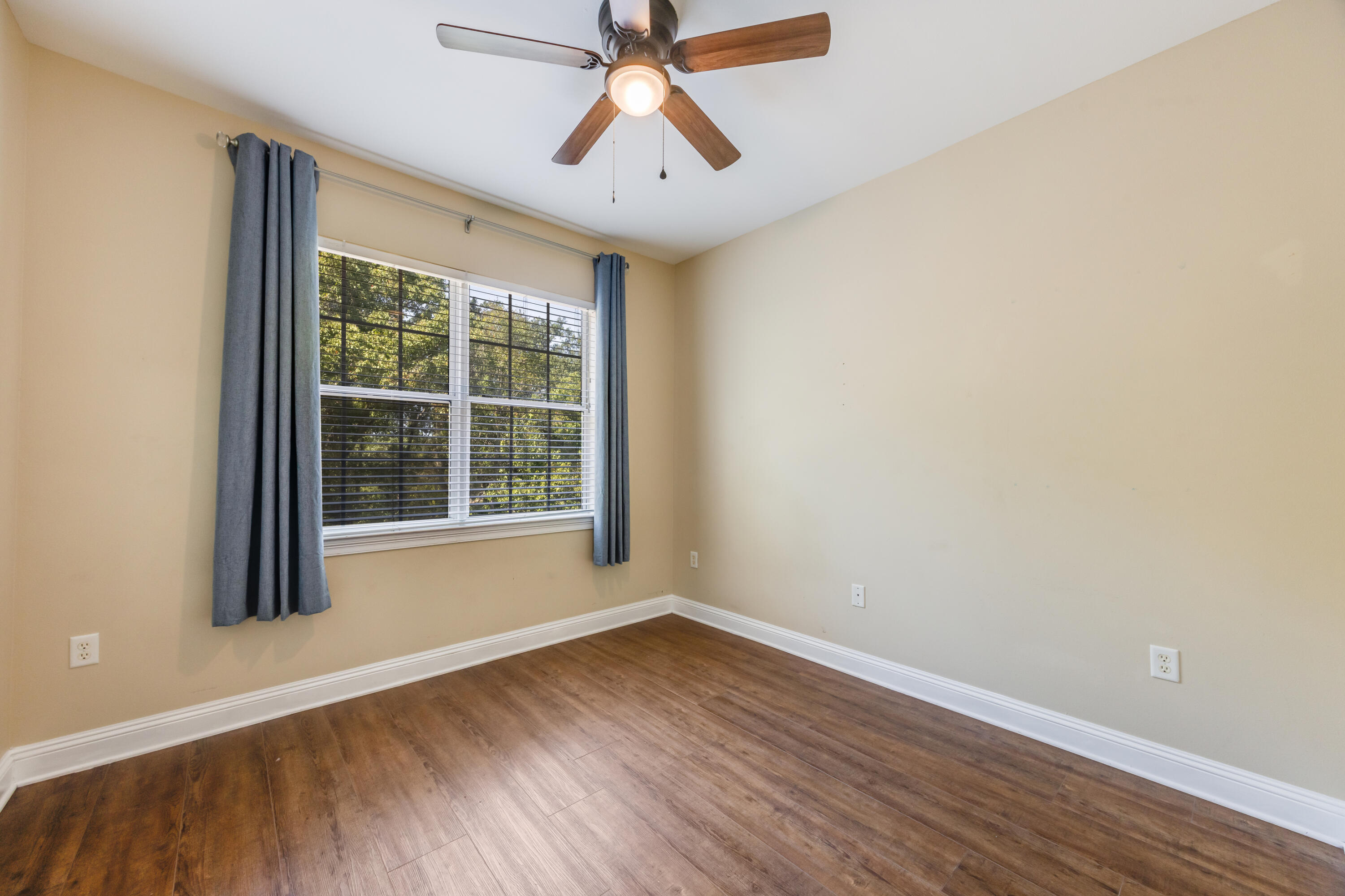 WALTON OAKS TOWNHOMES - Residential