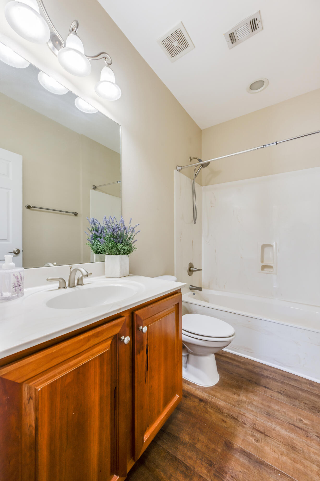 WALTON OAKS TOWNHOMES - Residential