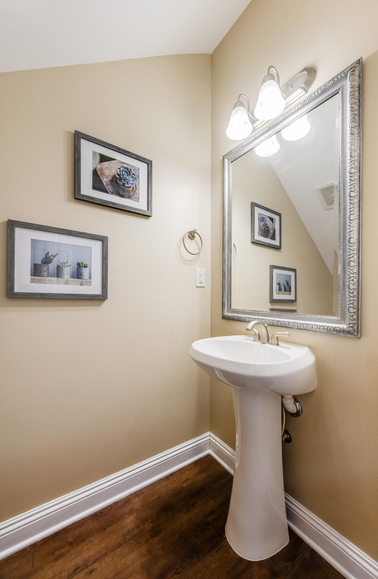 WALTON OAKS TOWNHOMES - Residential