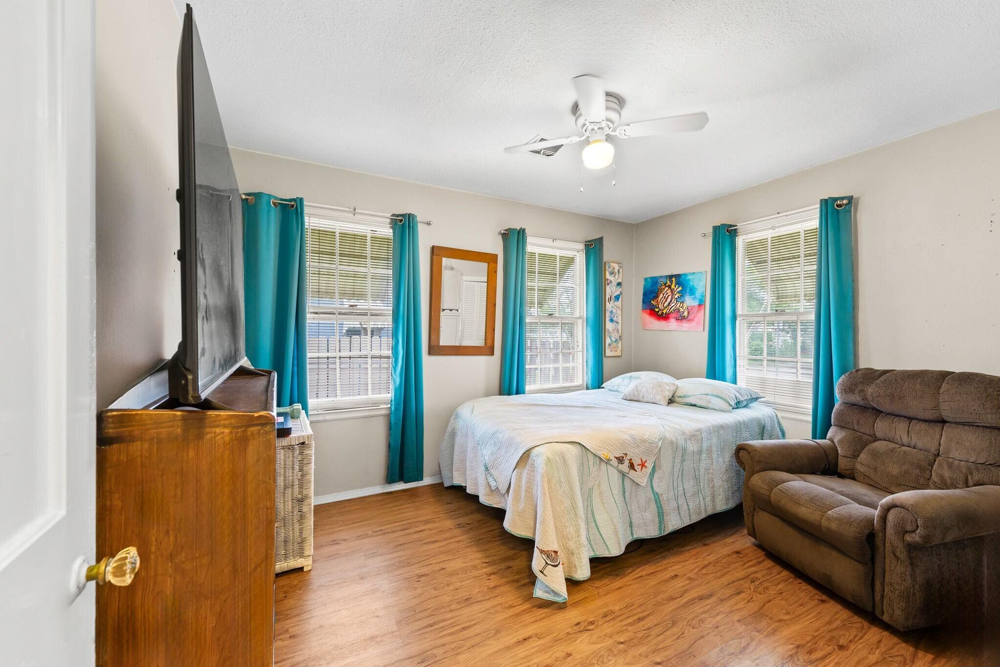 NAVY POINT - Residential