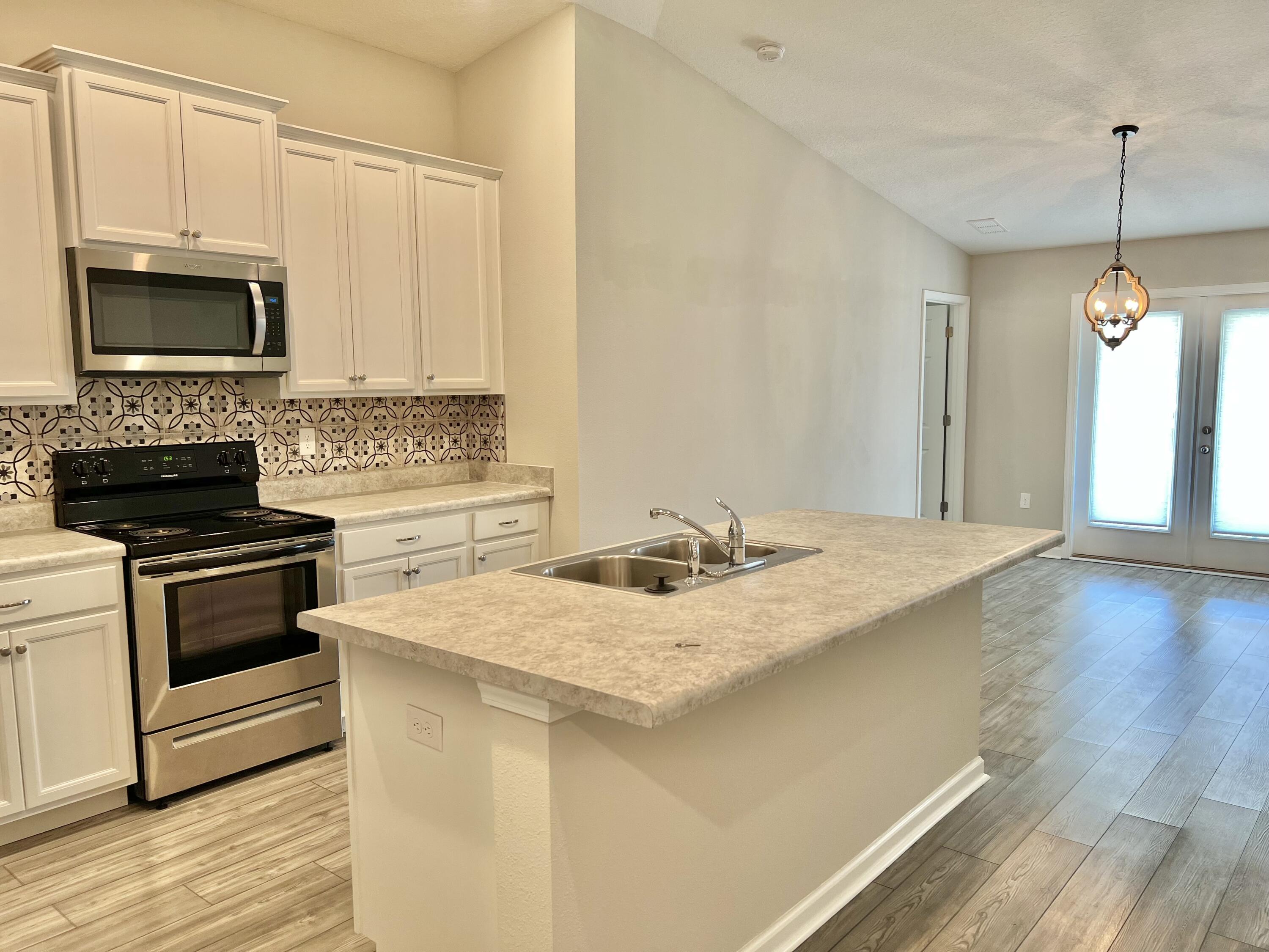 RIVERWALK PH I - Residential Lease