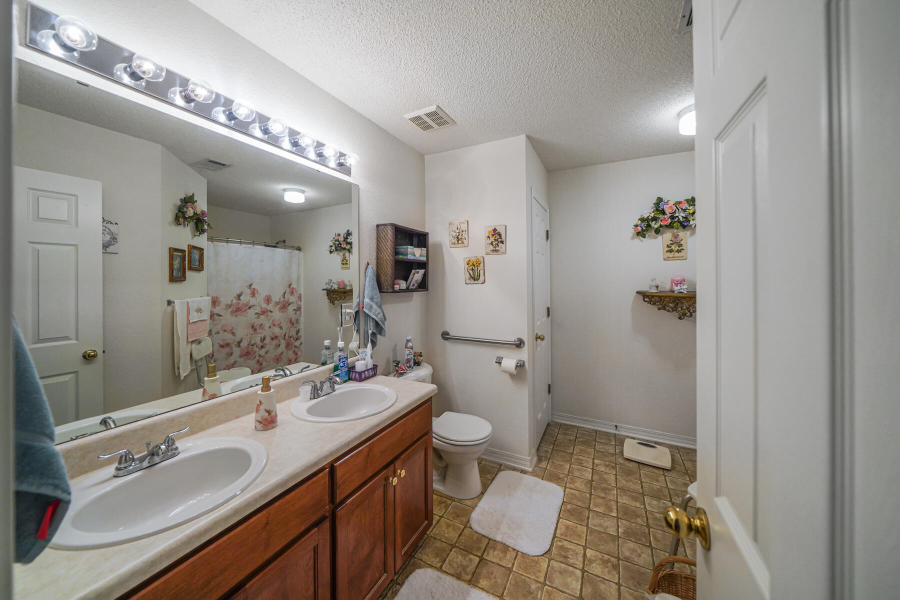 Jaimees Ridge - Residential