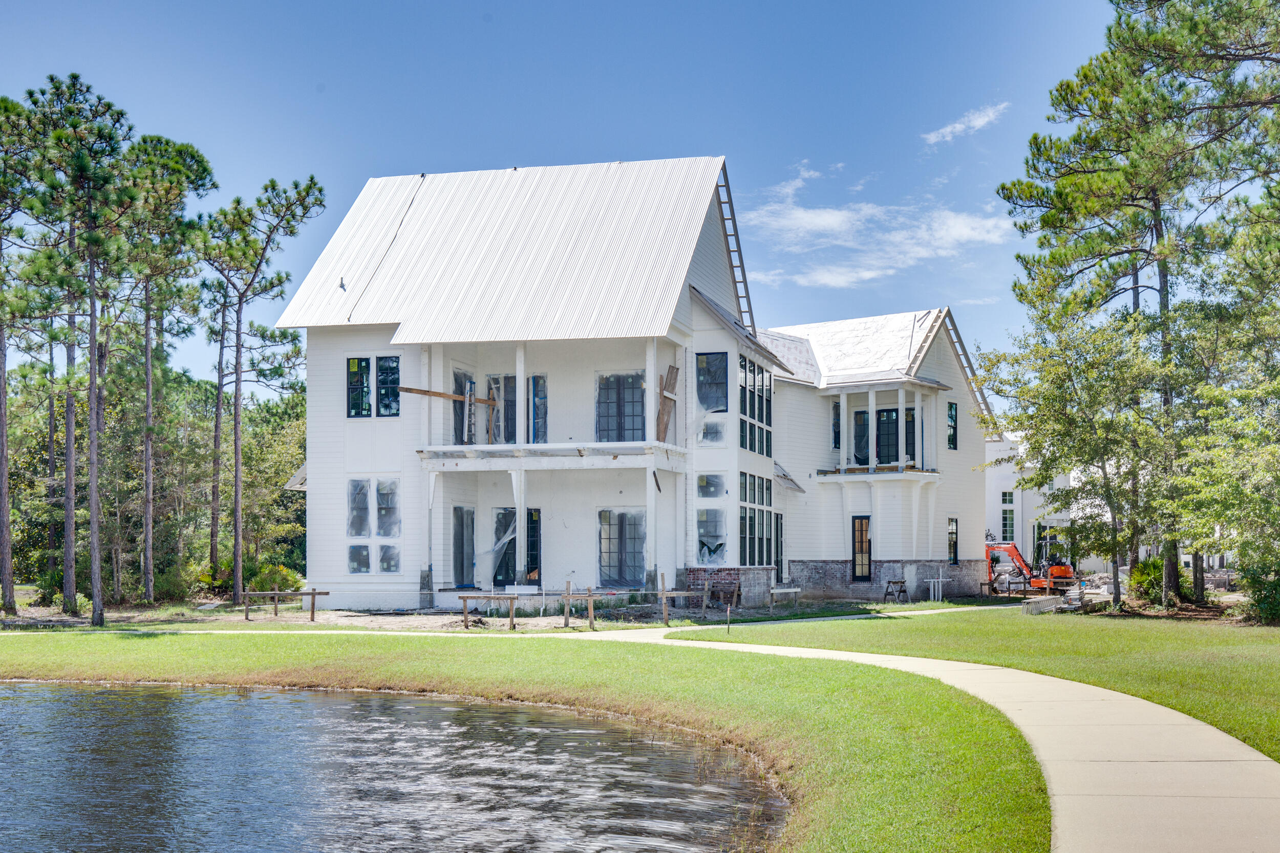CHURCHILL OAKS - Residential