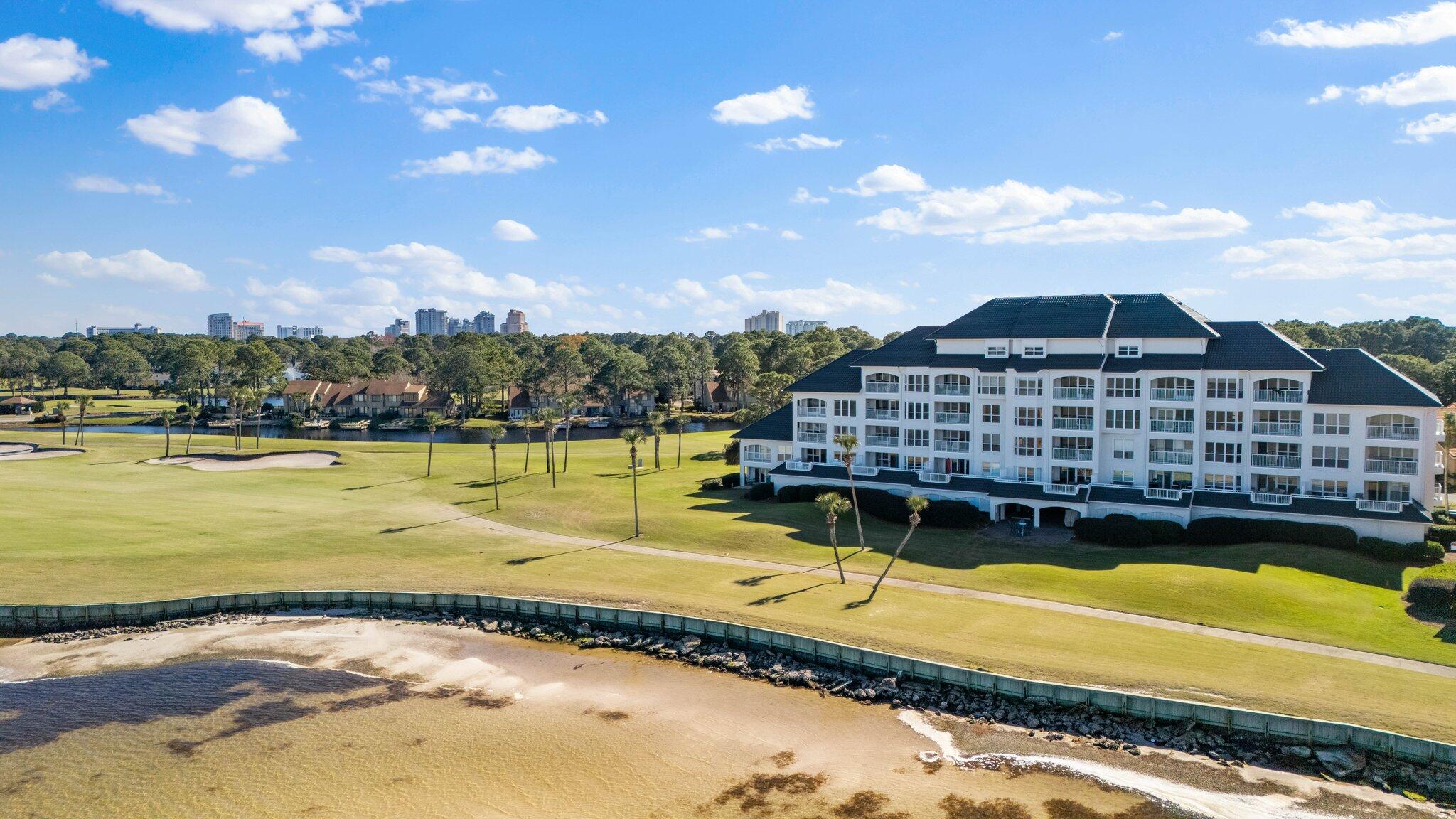 PLAYERS CLUB ON THE BAY THE - Residential