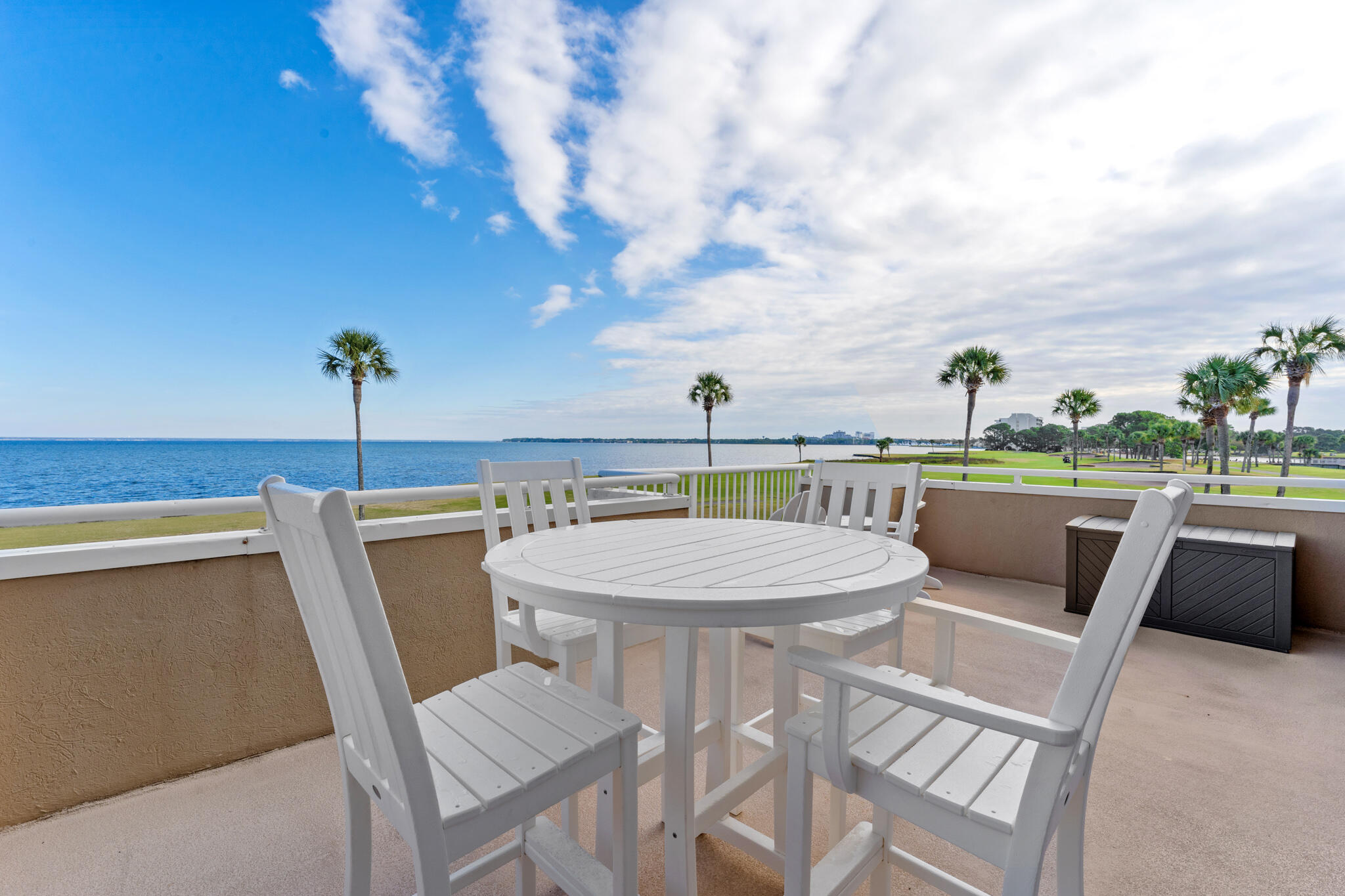 PLAYERS CLUB ON THE BAY THE - Residential