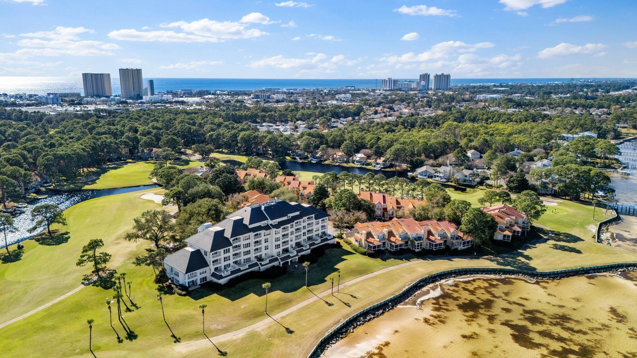 PLAYERS CLUB ON THE BAY THE - Residential