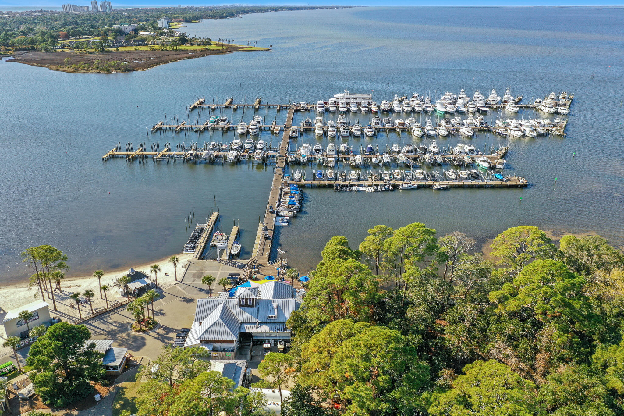 PLAYERS CLUB ON THE BAY THE - Residential