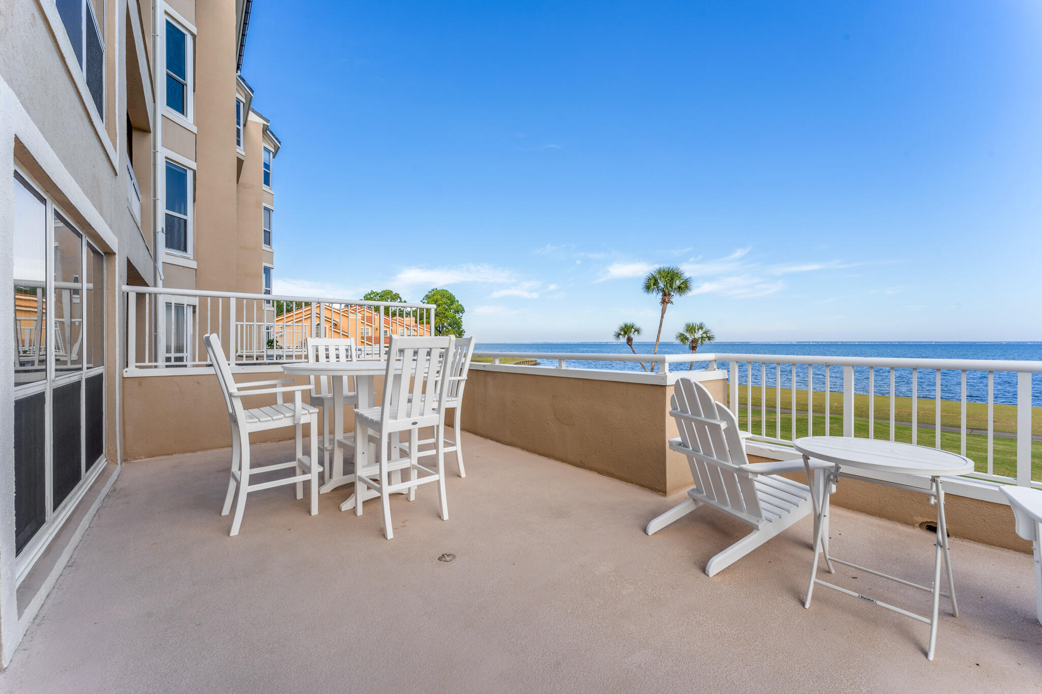 PLAYERS CLUB ON THE BAY THE - Residential